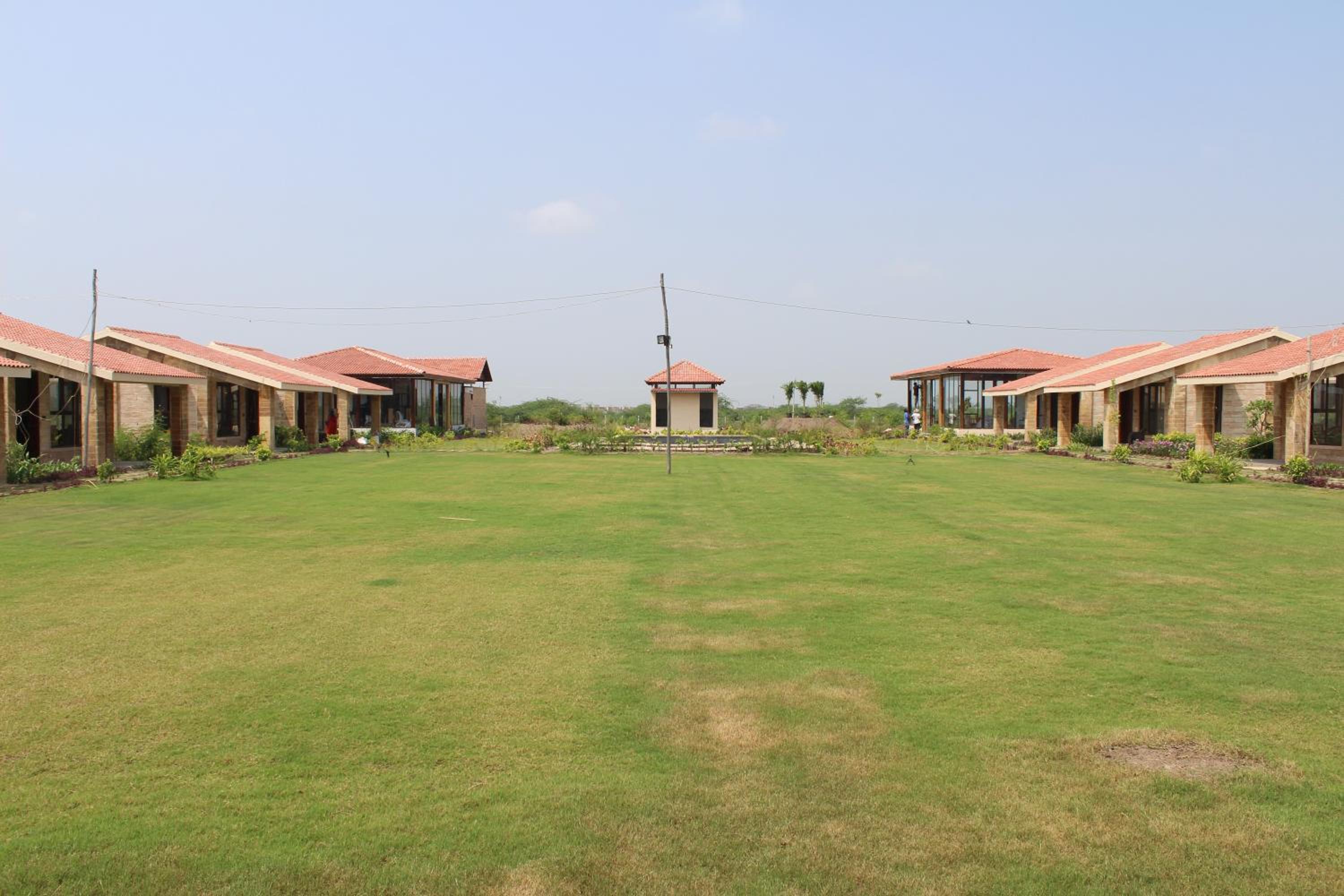 Large Double Room: Complimentary Hi-Tea, Complimentary INR 500 Hotel Credit  photo 3