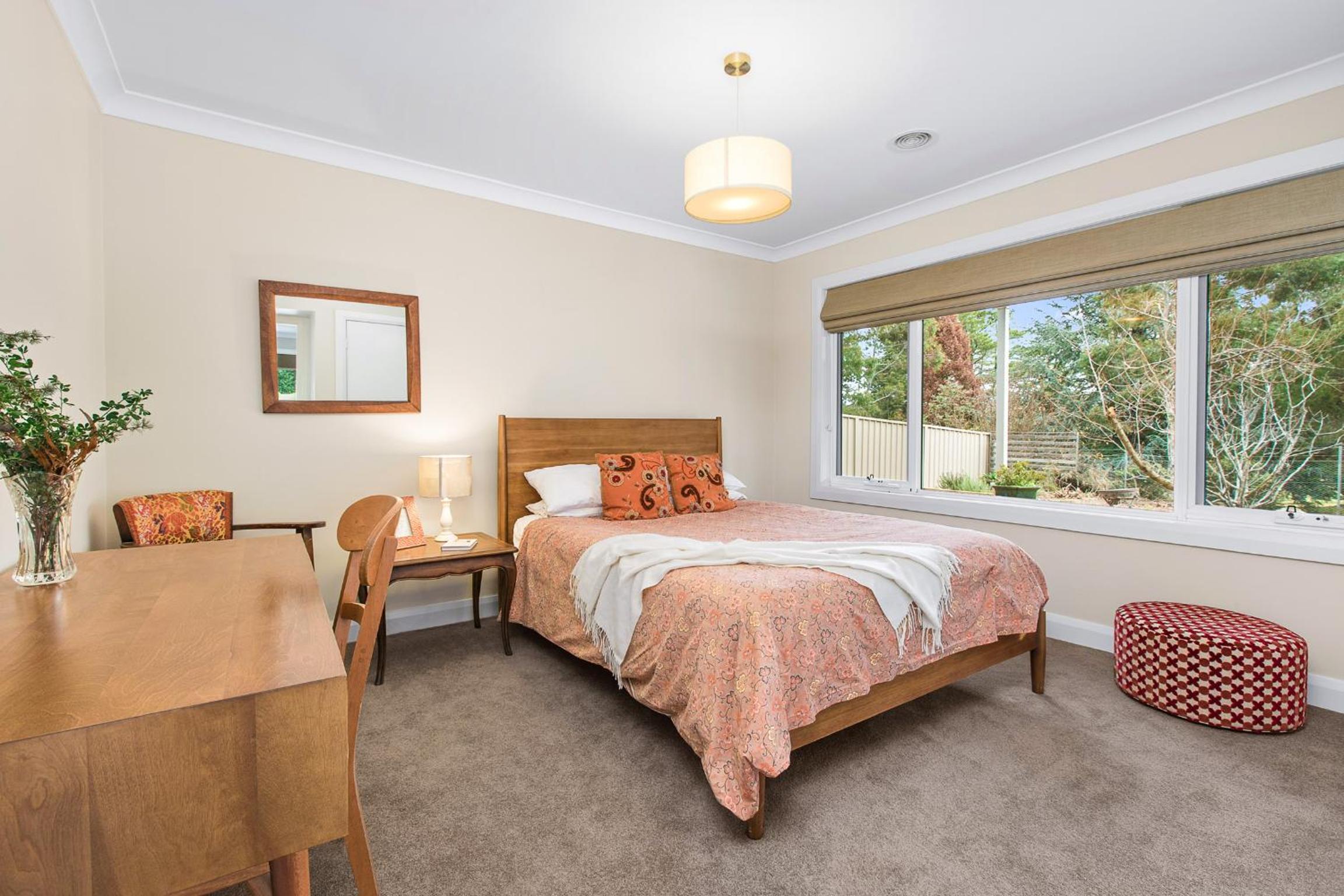 Five-Bedroom House photo 1
