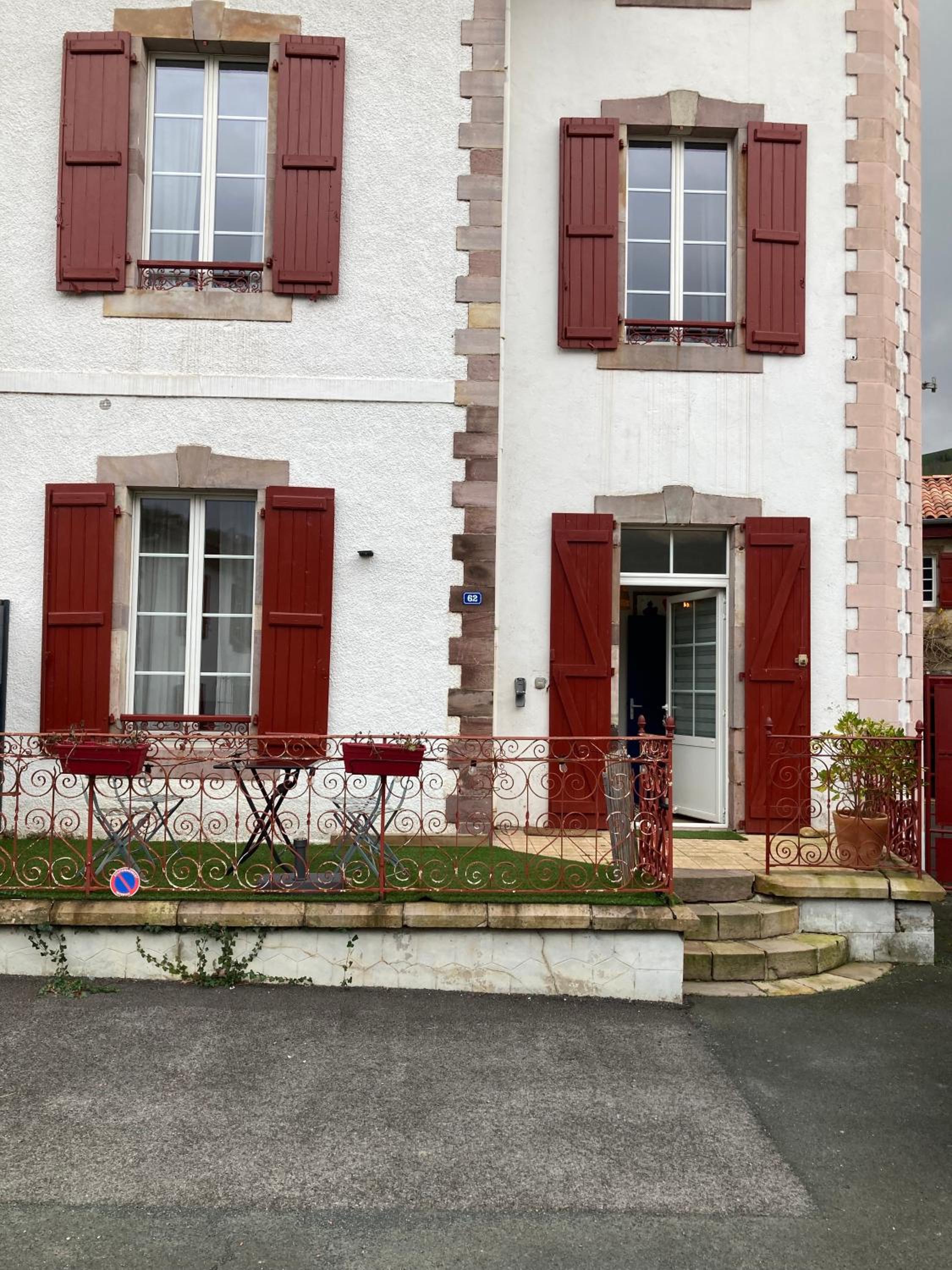 Apartment with Terrace - Photo 9
