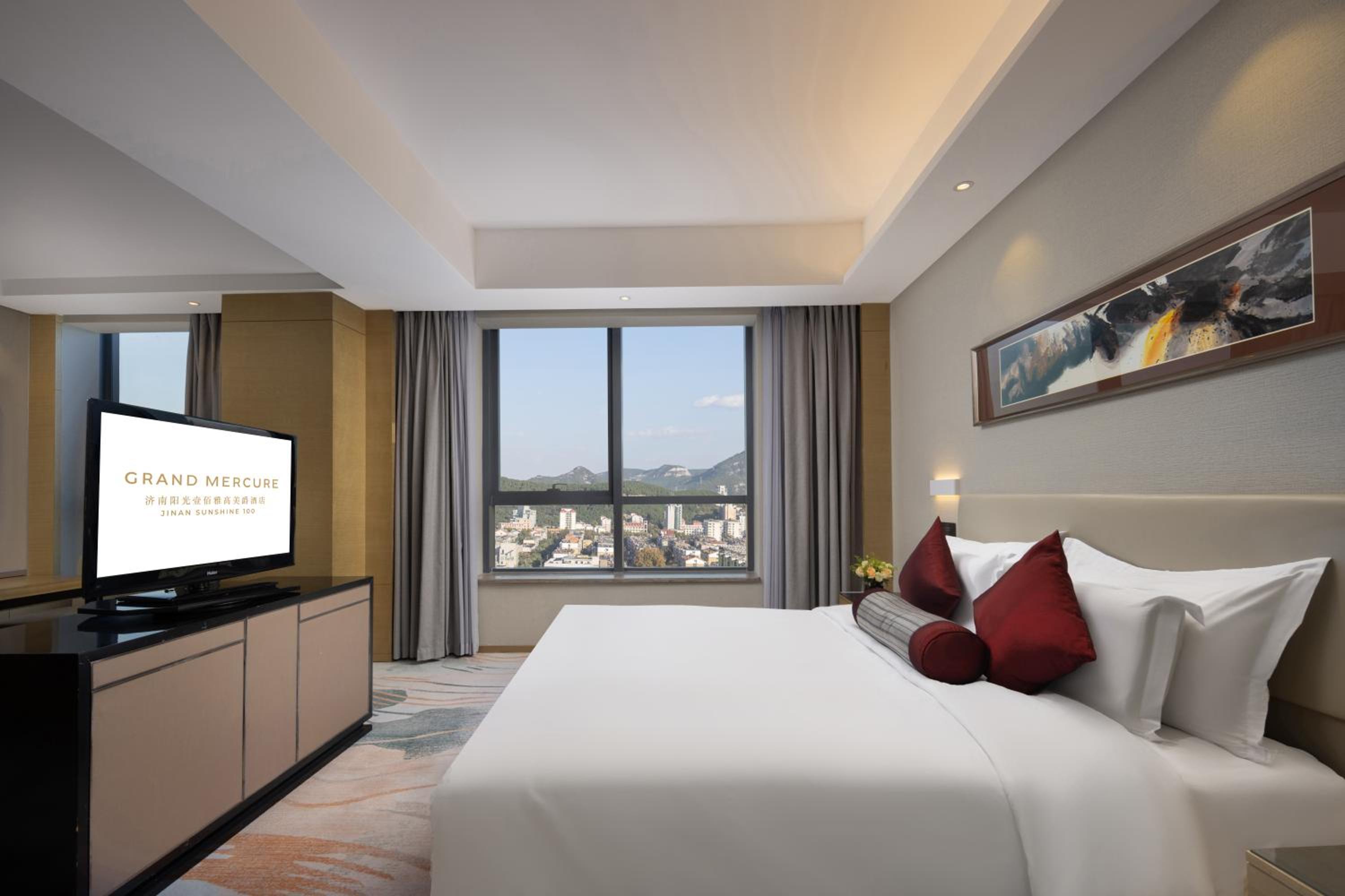 Deluxe King Room - Photo 2