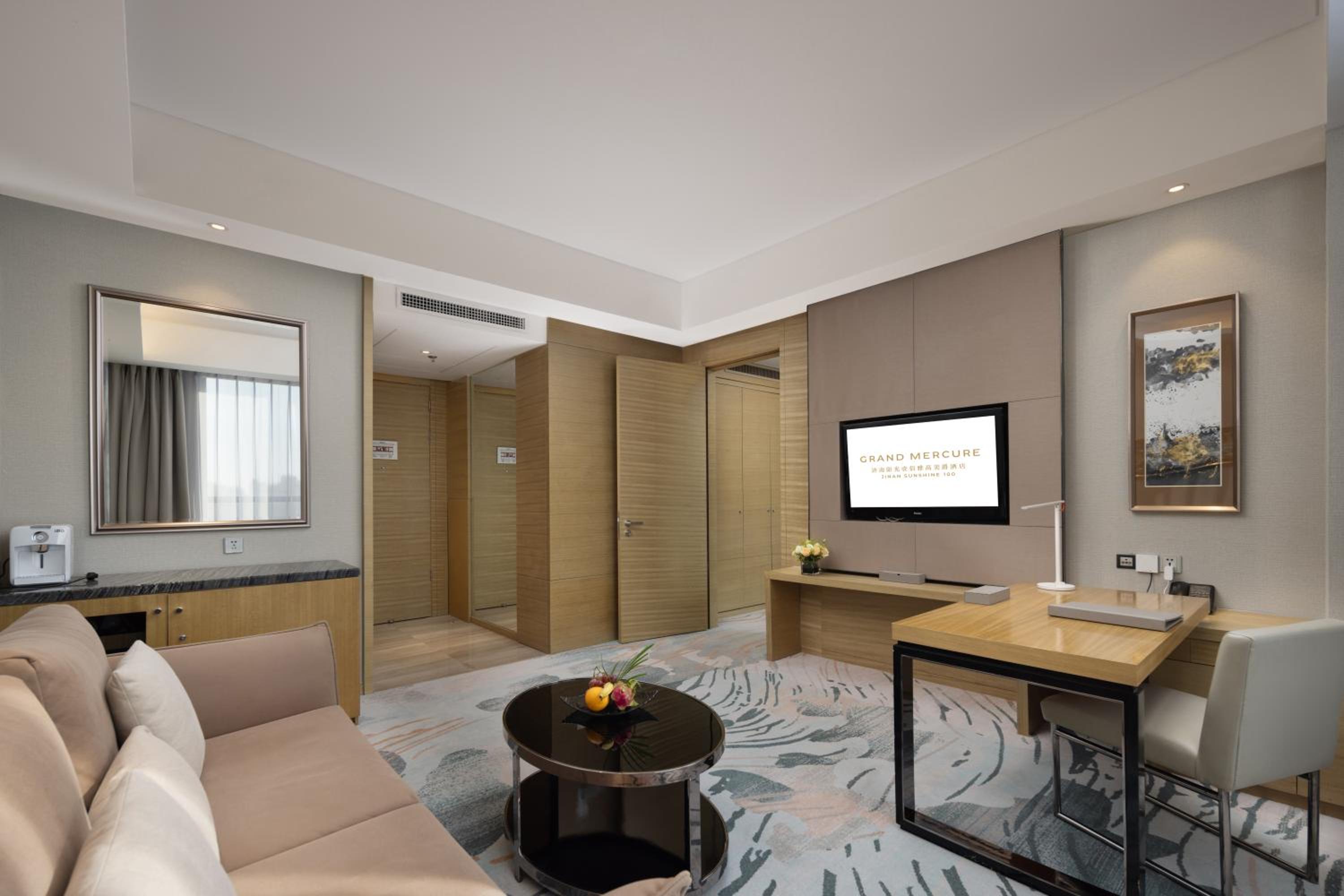 Deluxe Suite - Photo 2