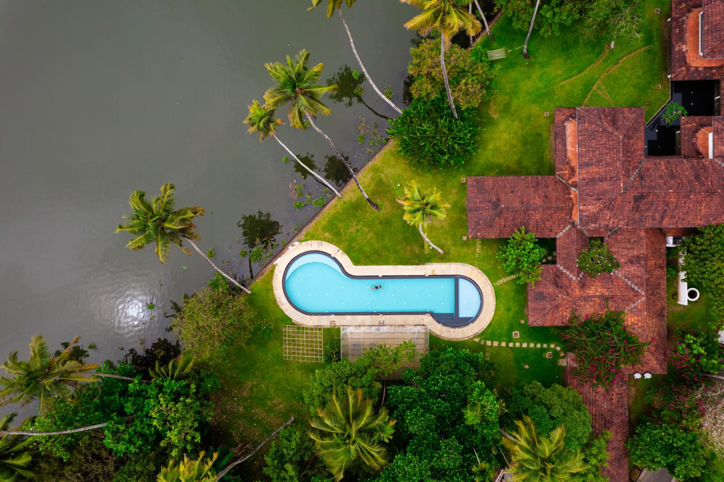 Deluxe Double or Twin Room with Pool View - Photo 14