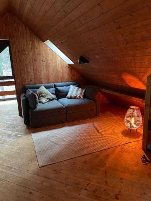 Five-Bedroom House photo 2