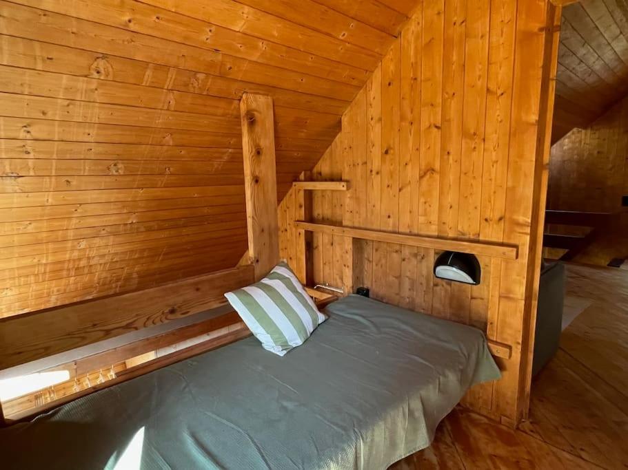 Five-Bedroom House photo 3