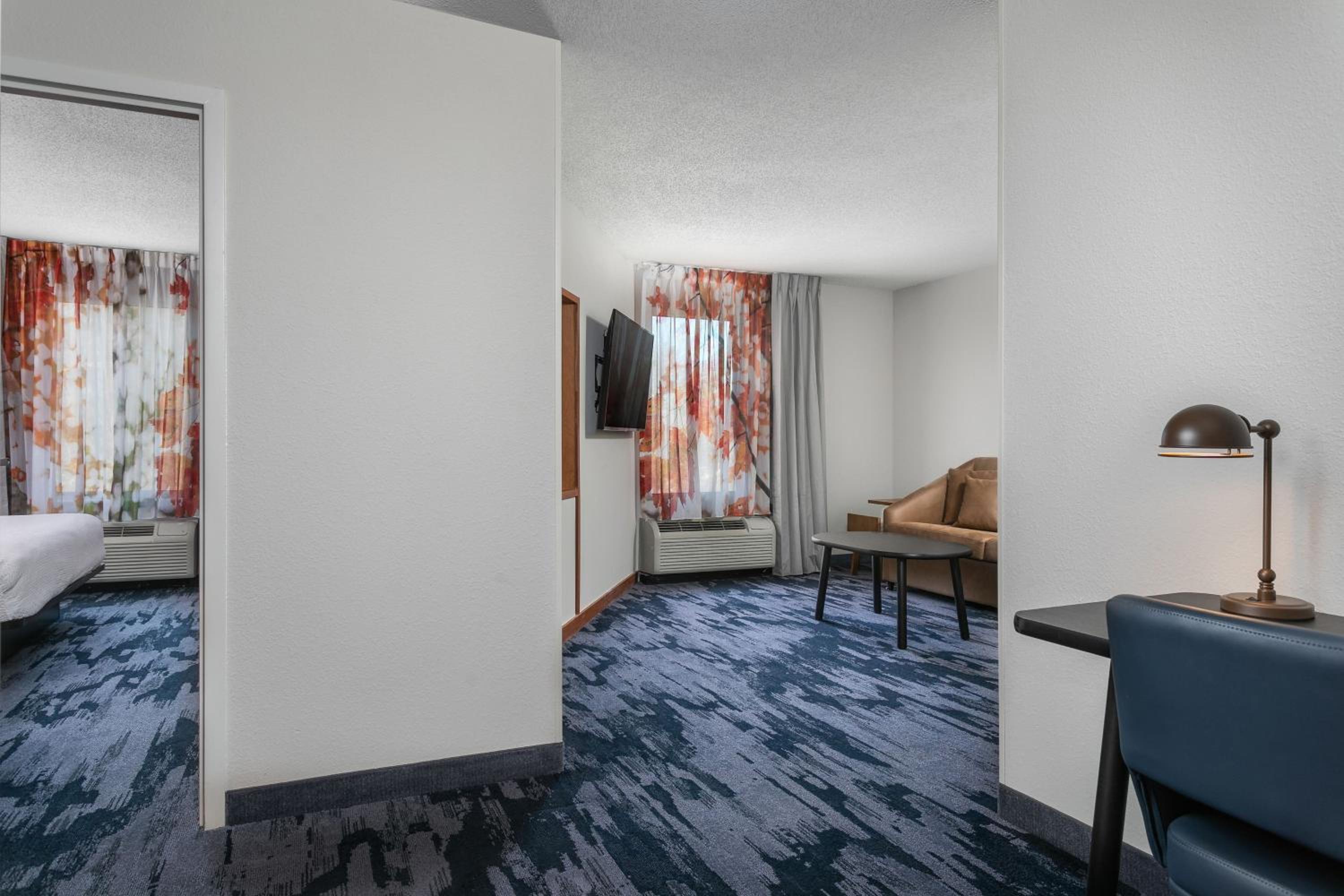 One-Bedroom King Suite - Photo 3