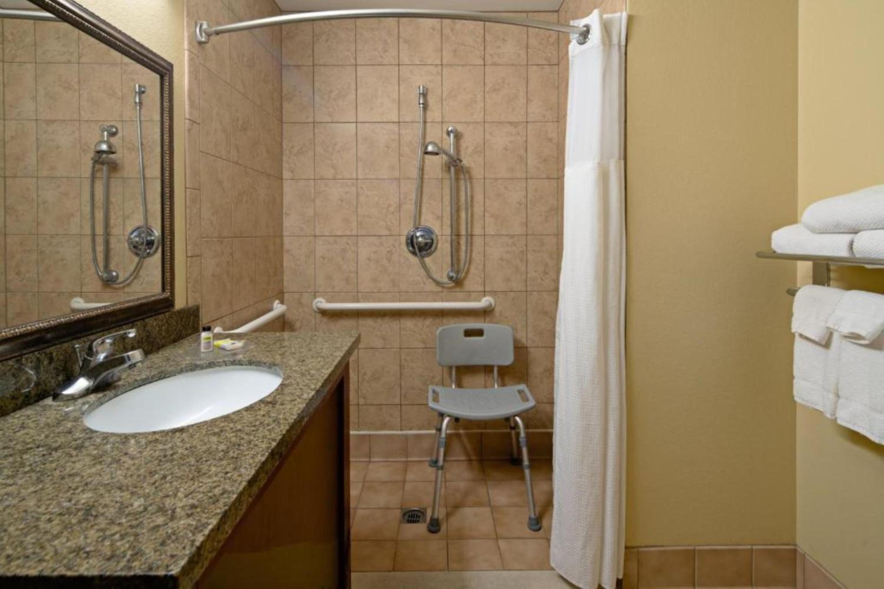 Queen Studio - Disability Access - Photo 3