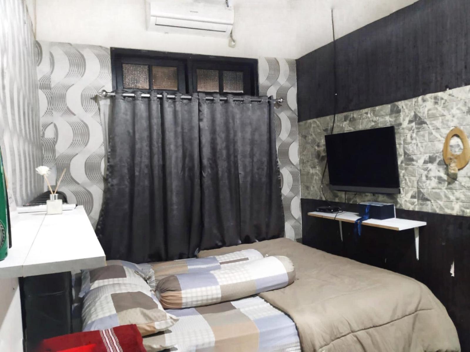 One-Bedroom House photo 1