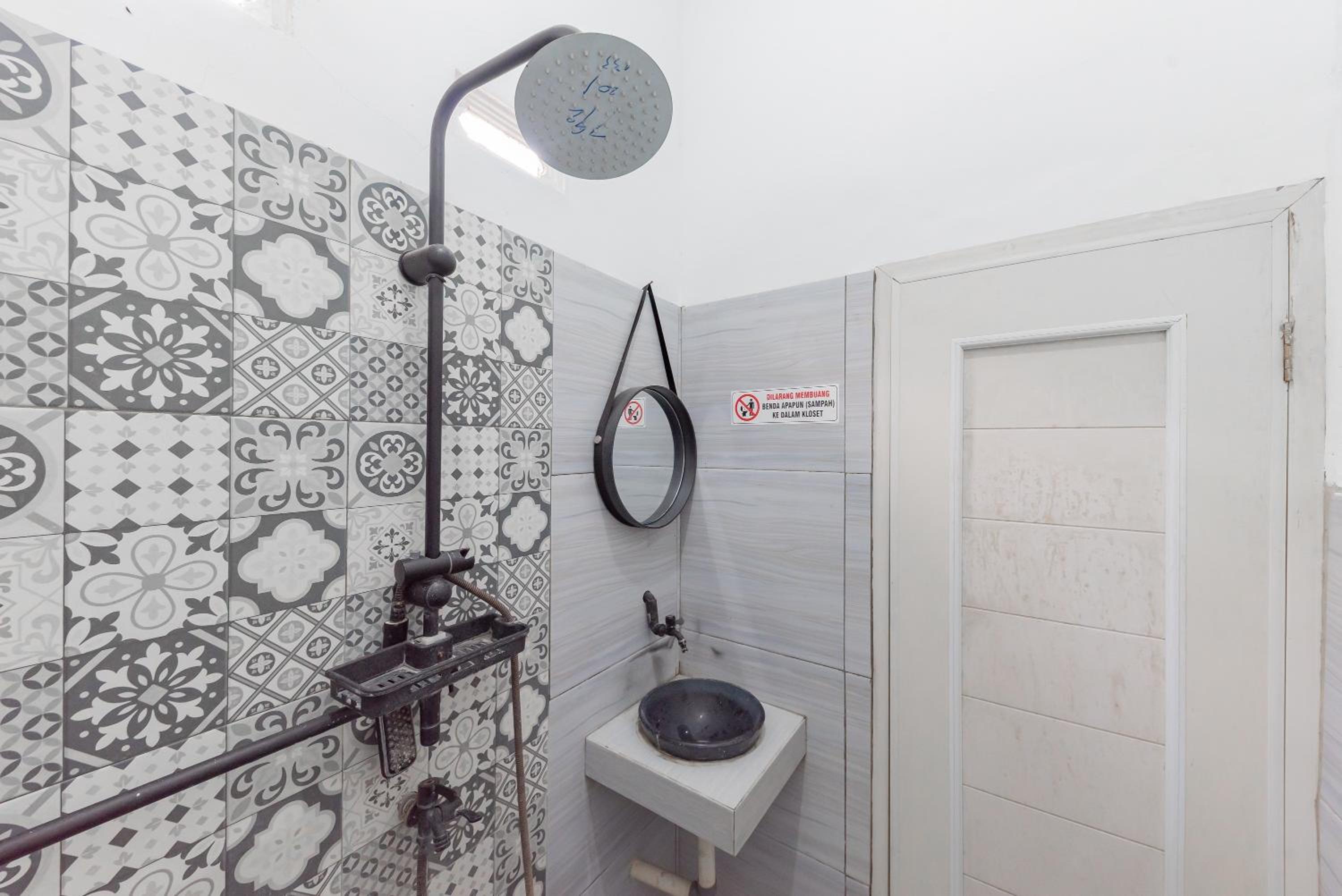 Standard Double Room - Photo 8