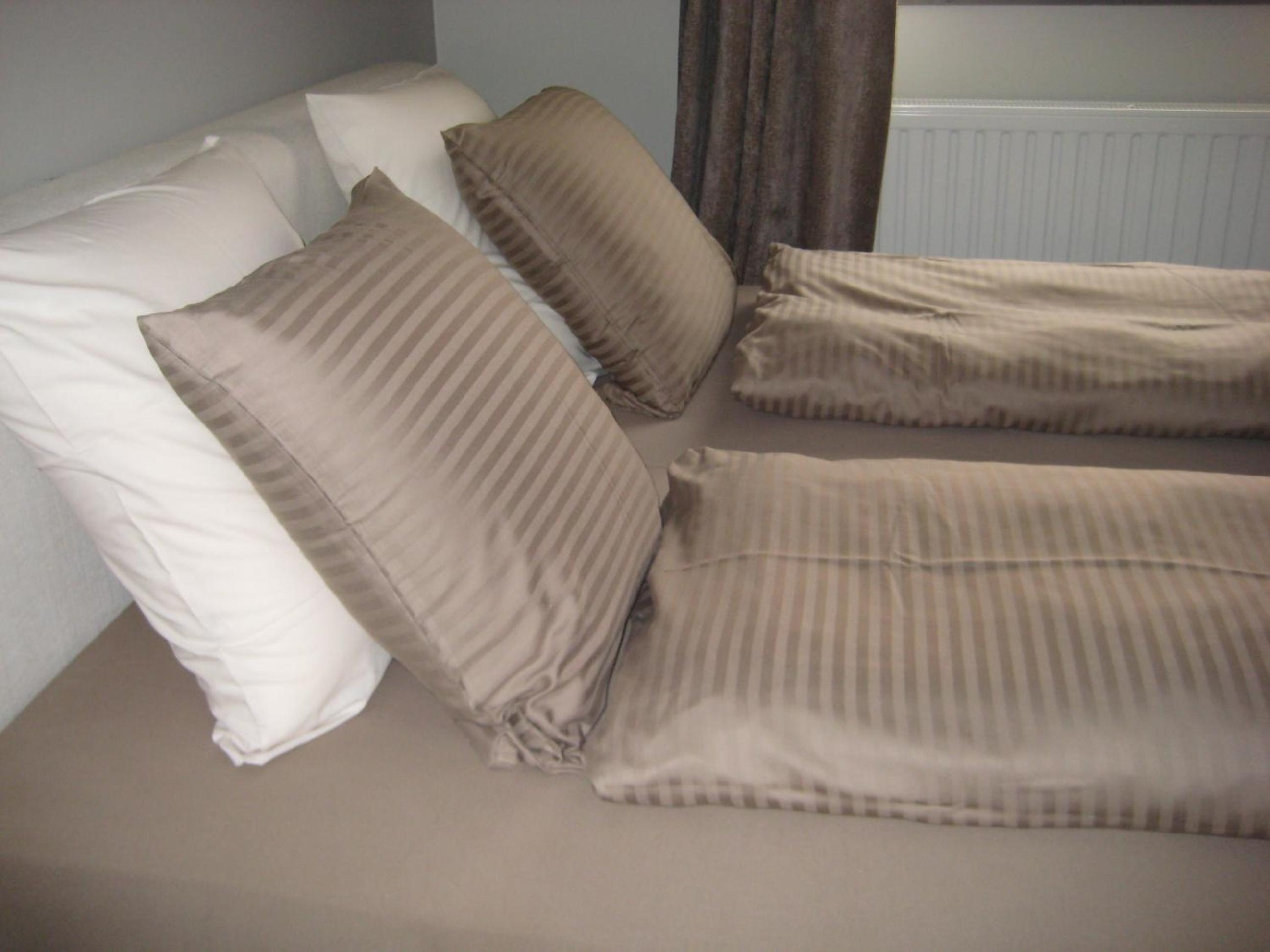 Standard Twin Room - Photo 3