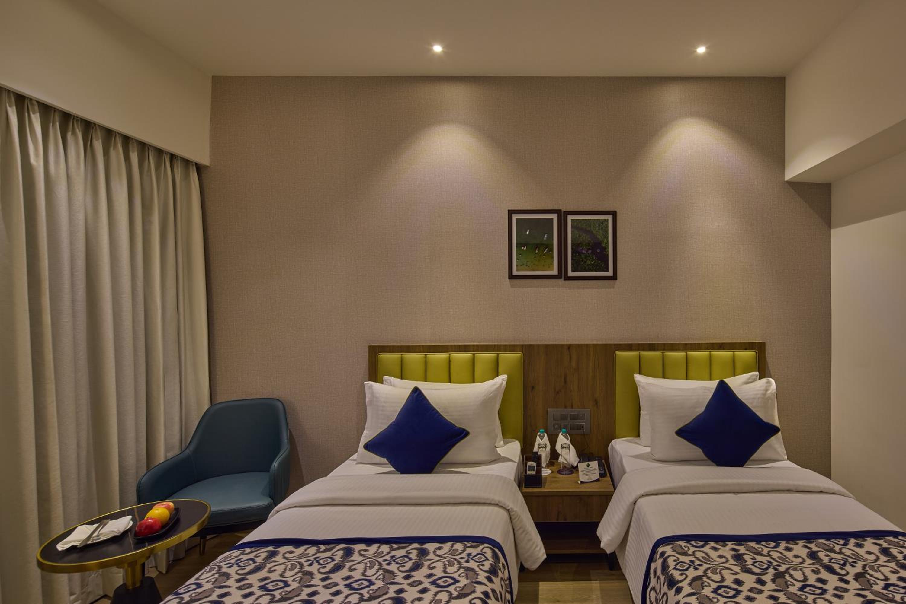 Deluxe Room 02 Single Beds - Photo 4