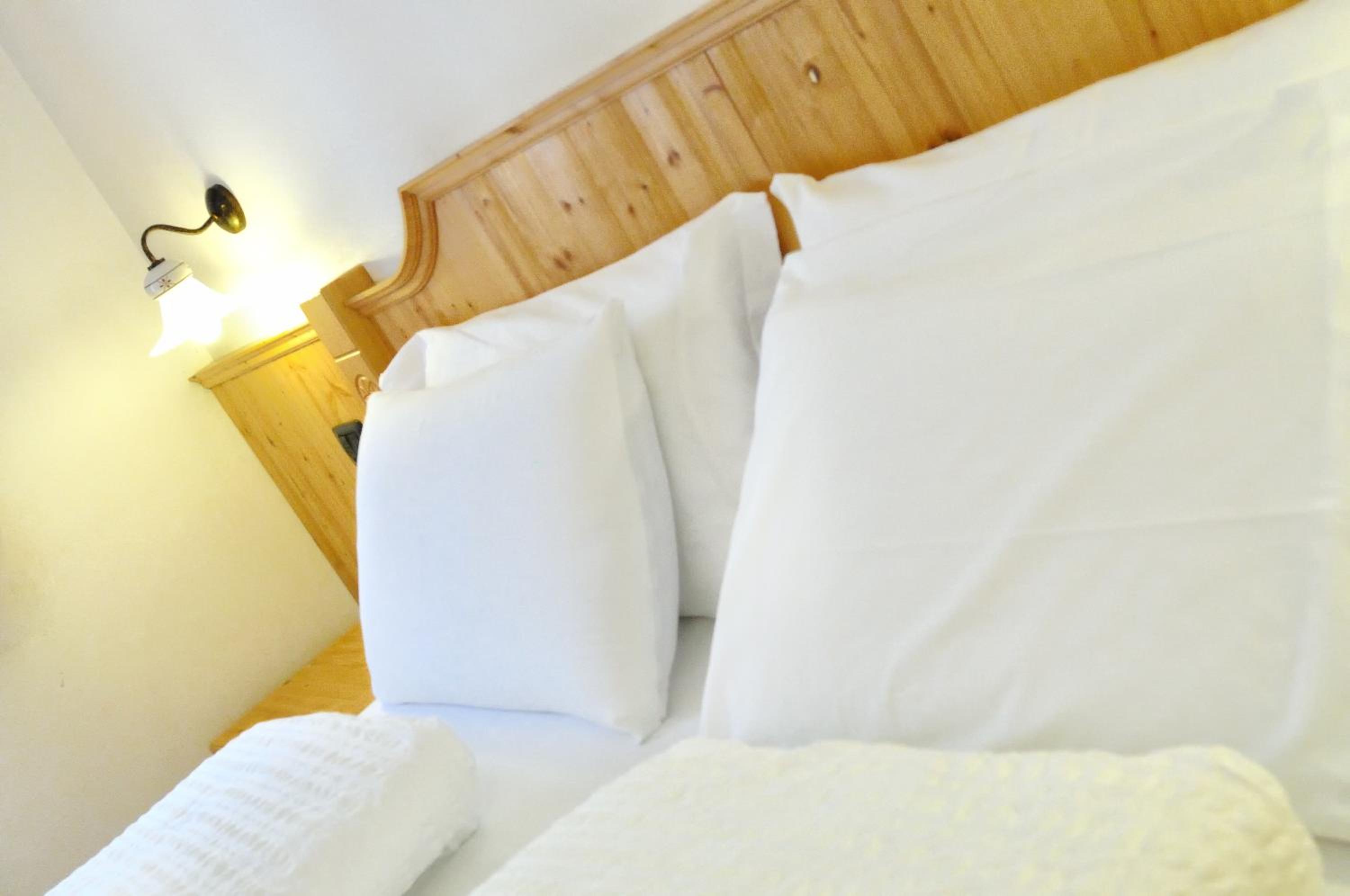 Double or Twin Room - Photo 8