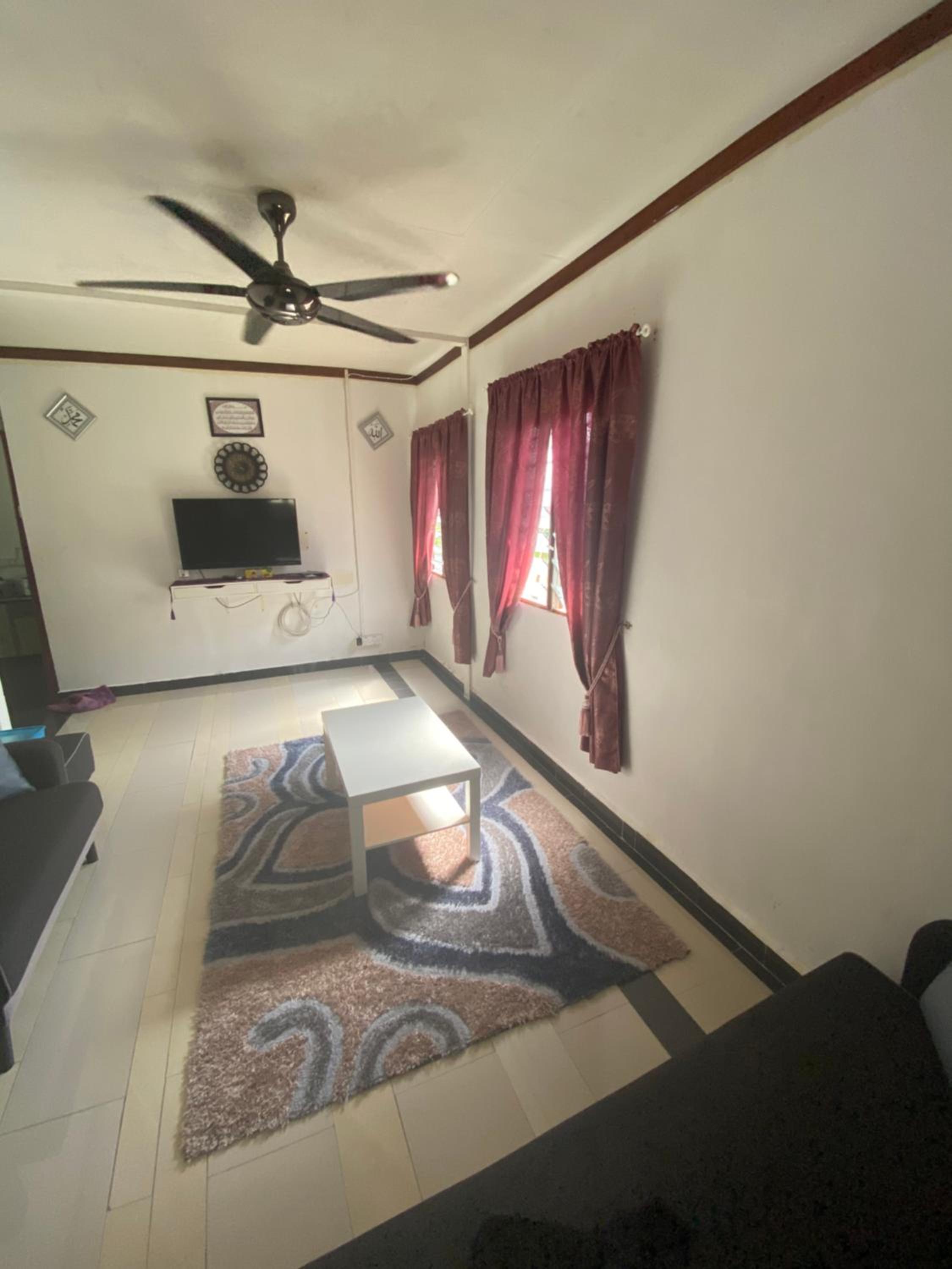 Three-Bedroom House photo 3