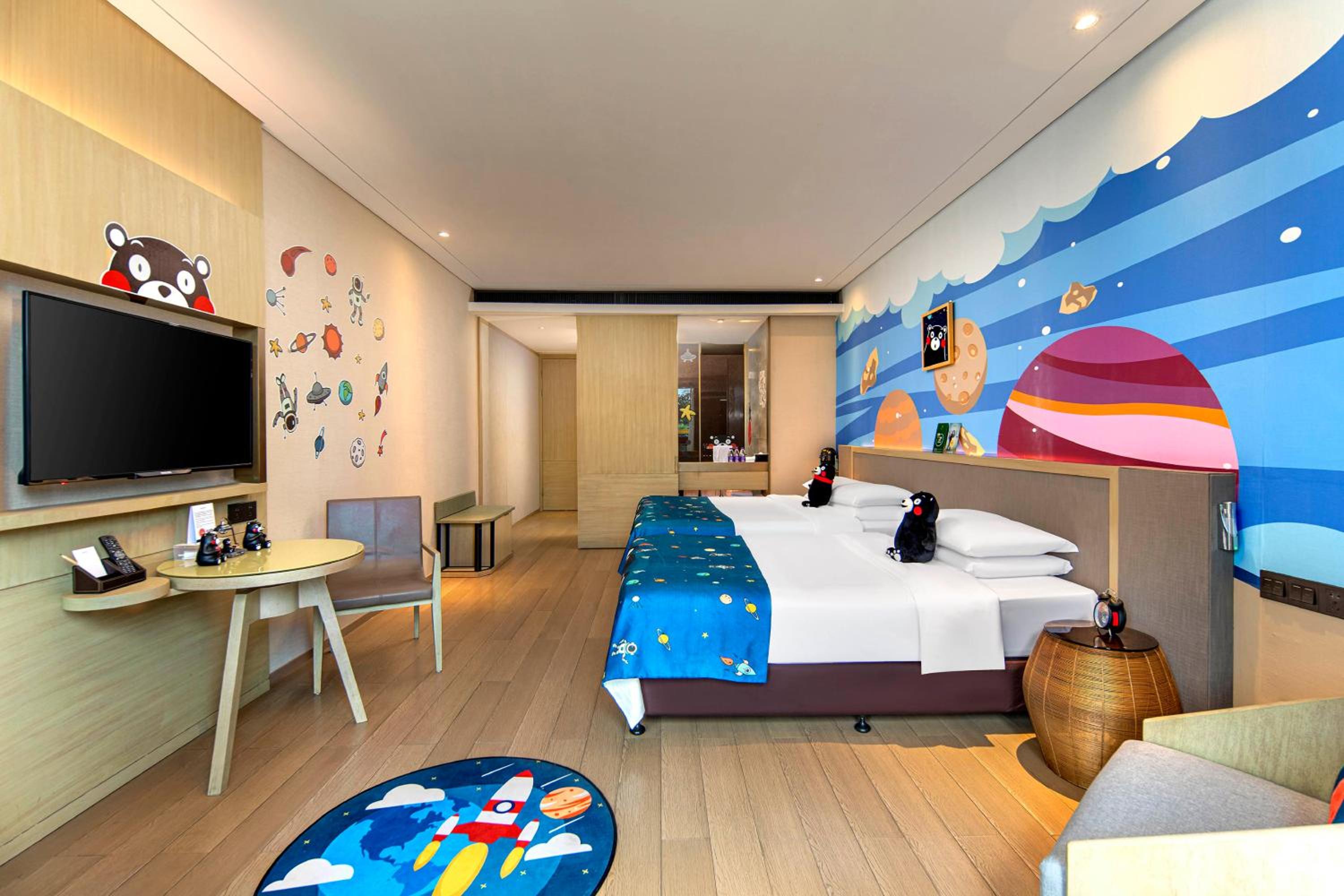 Superior Room with One Double Bed and One Single Bed