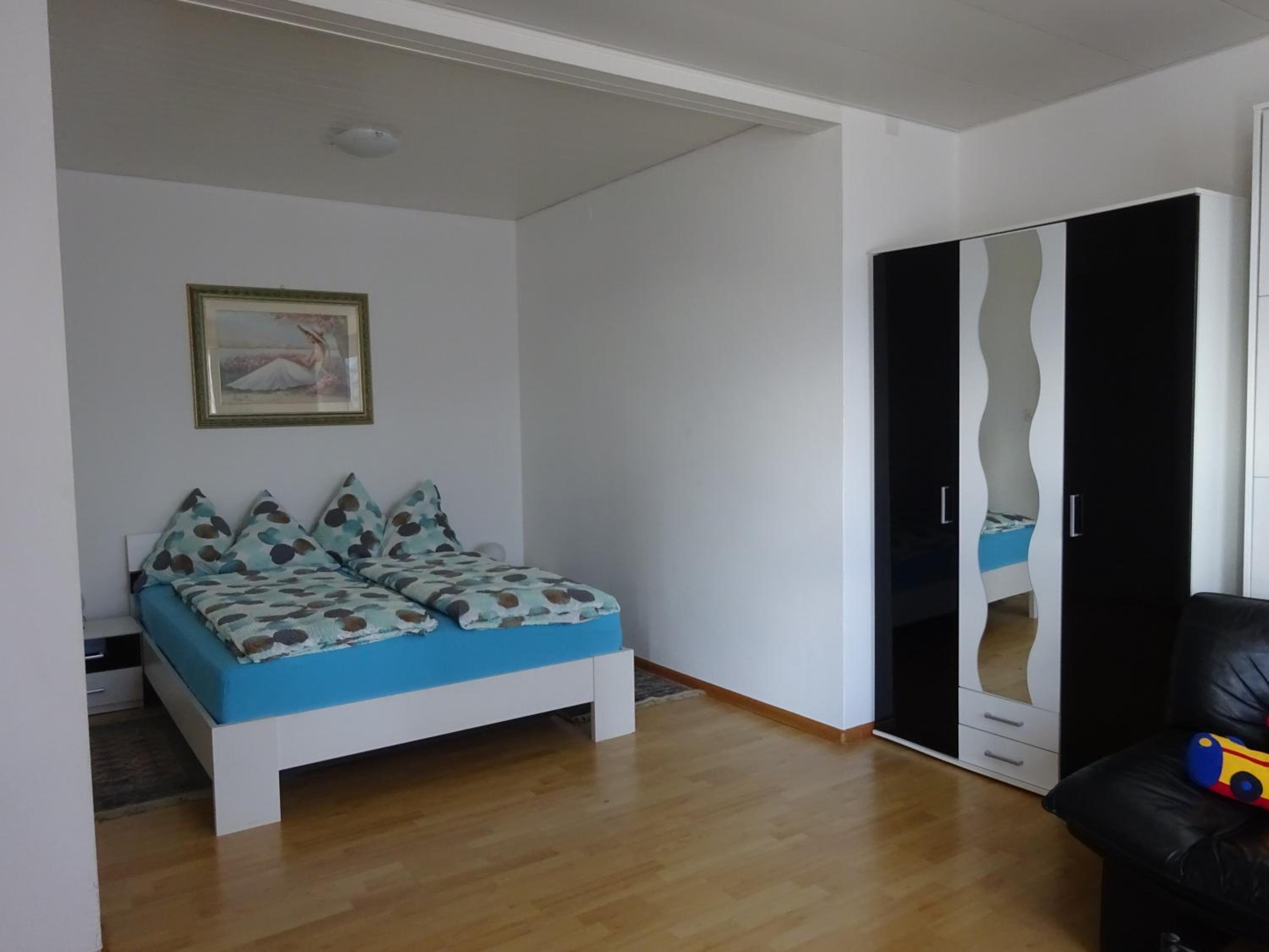 Apartment with Lake View - Photo 5