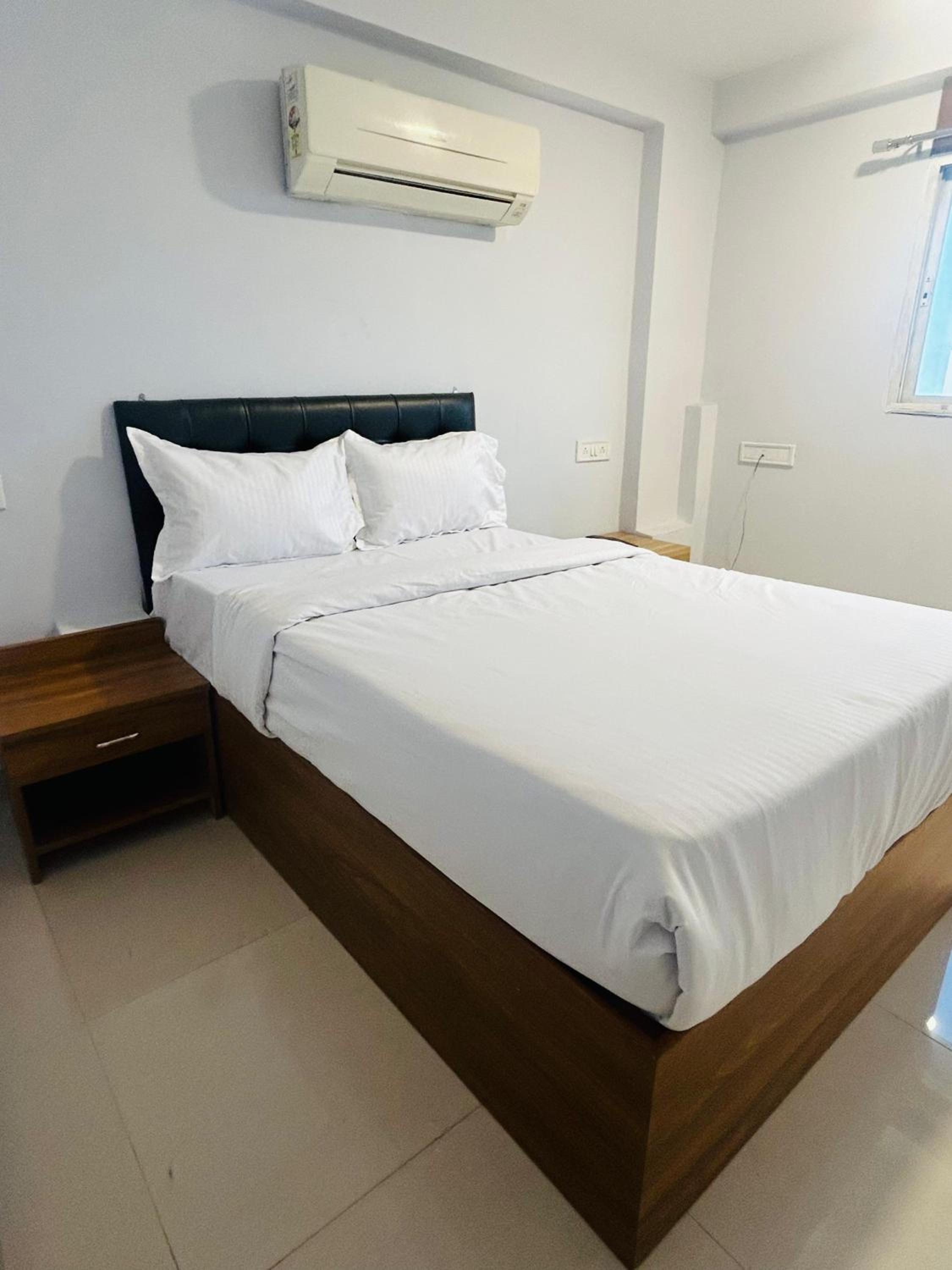 Deluxe Double Or Twin Room - Photo 1