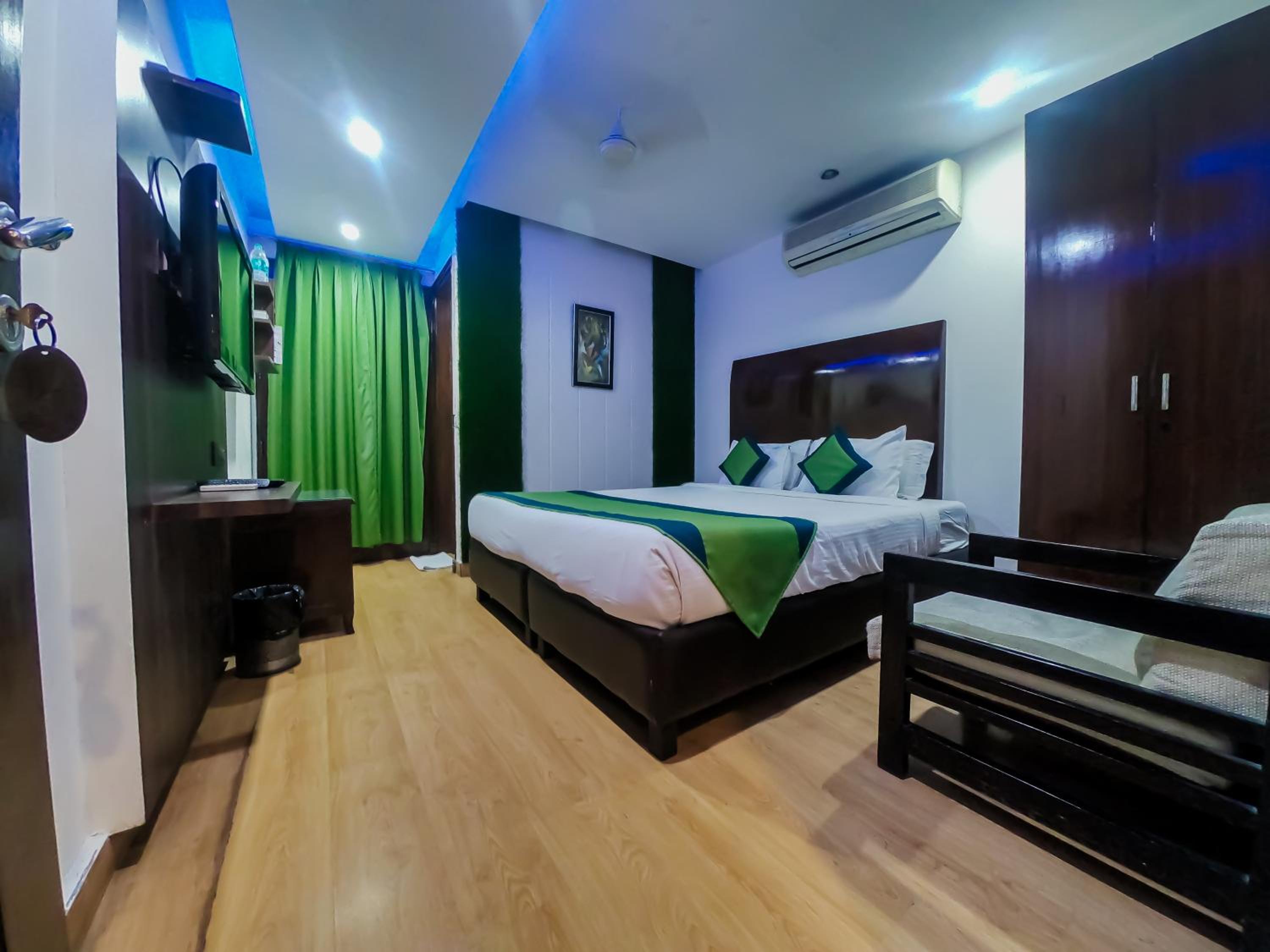 Deluxe Room - Photo 2