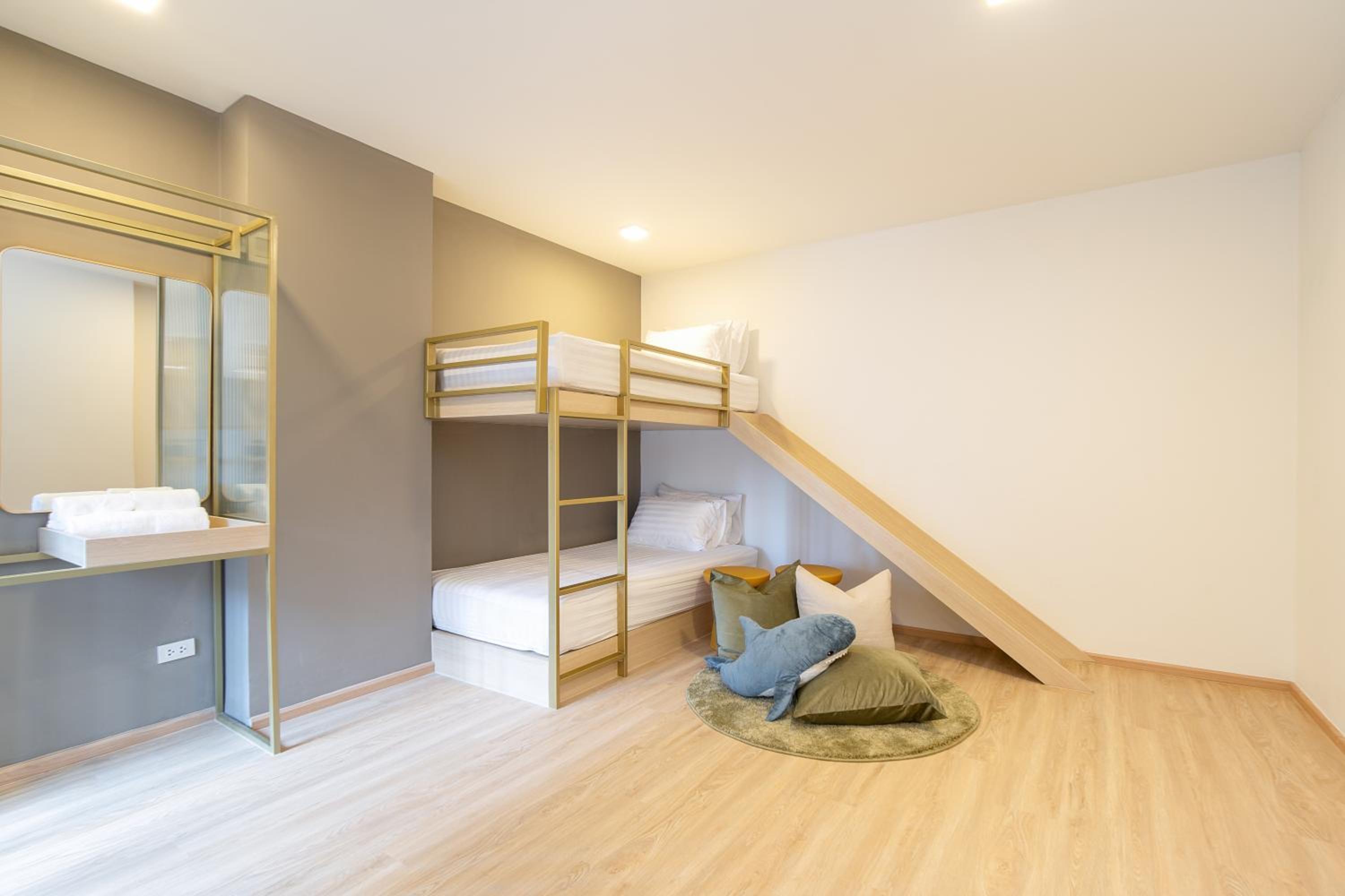 Family Two-Bedroom Suite with balcony photo 1