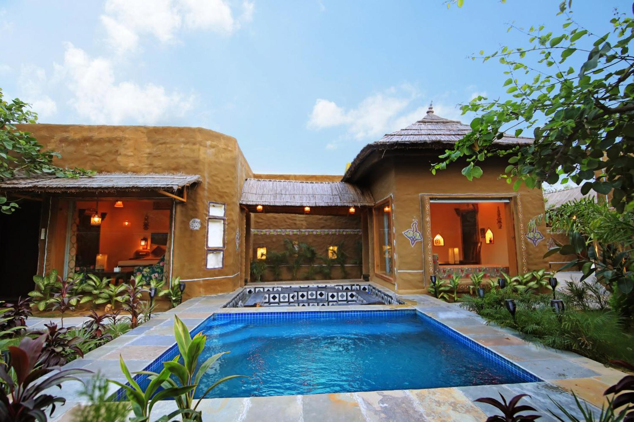 Village Suite Villa with Plunge Pool, Jacuzzi and Private Sit Out - Photo 12