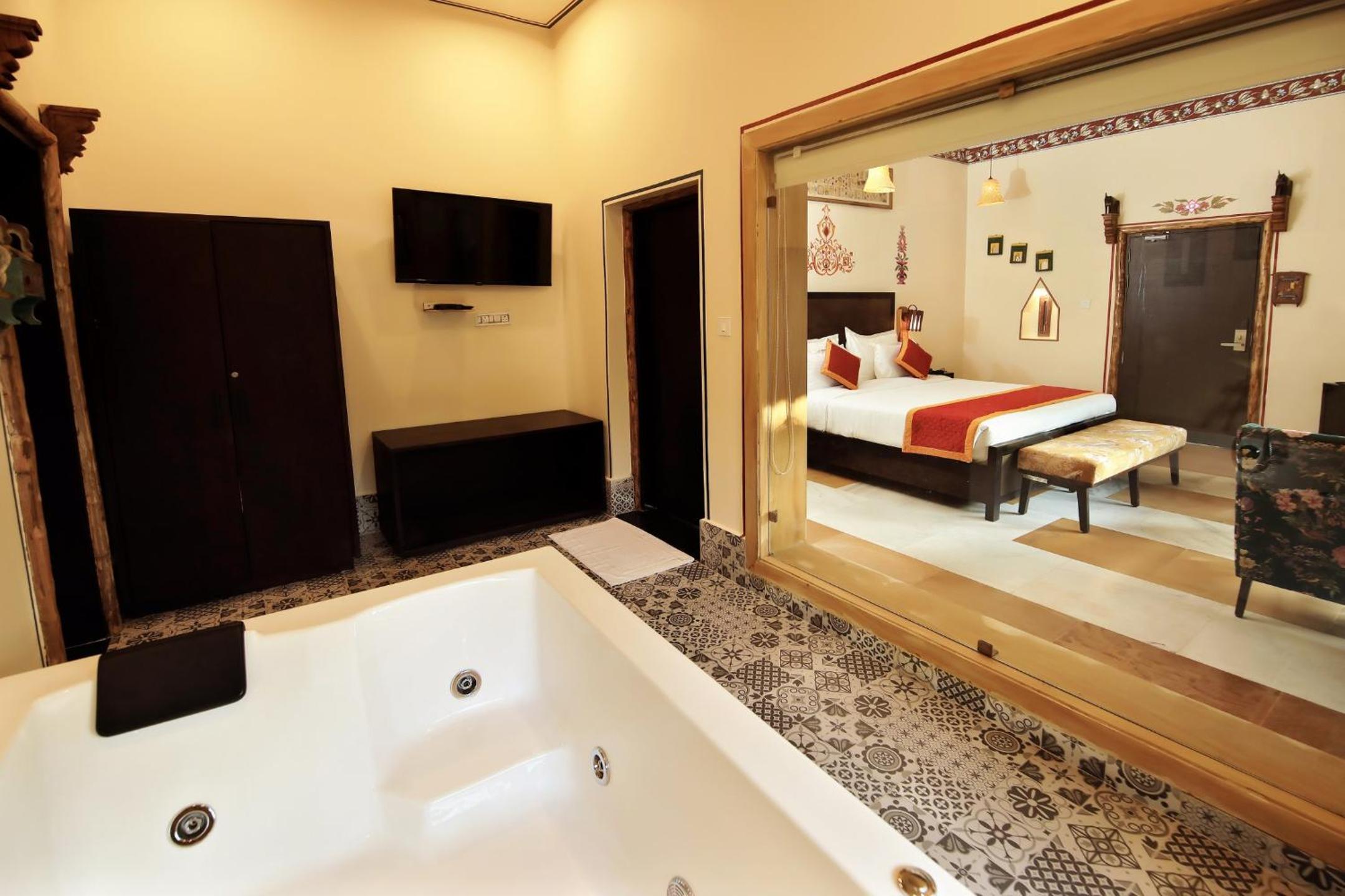 Village Suite Villa with Plunge Pool, Jacuzzi and Private Sit Out - Photo 8