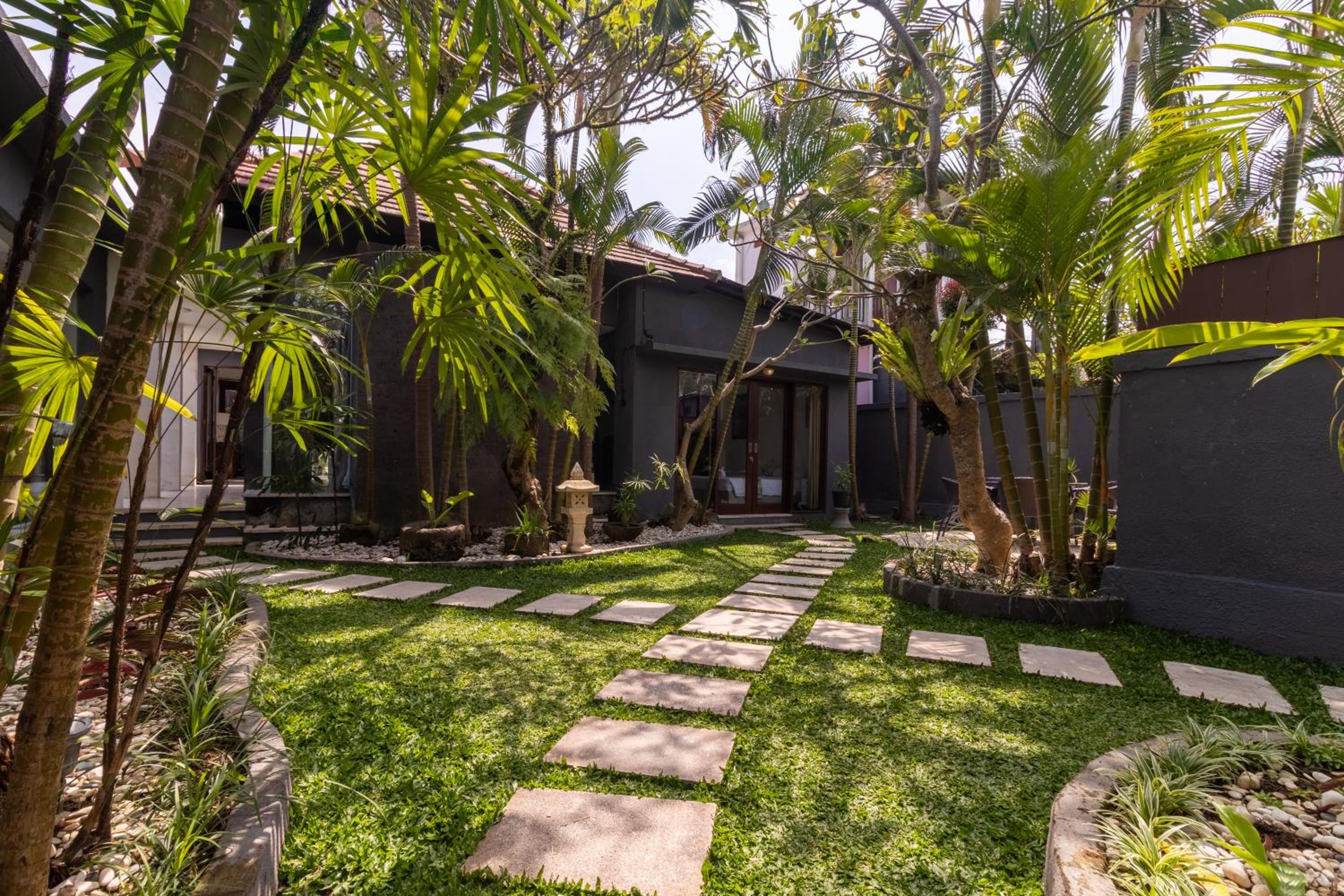 Three-Bedroom Villa - Photo 36