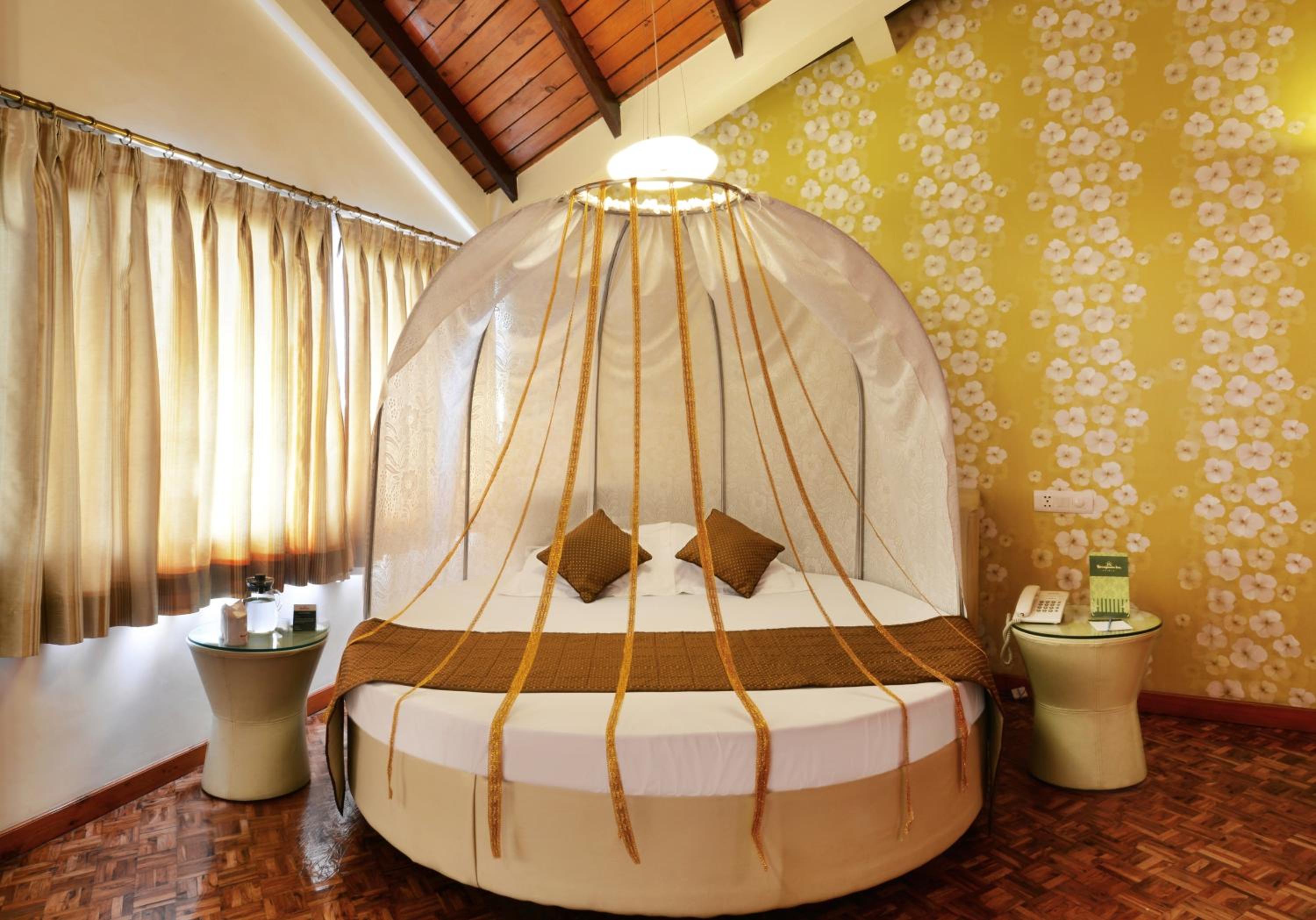 Honeymoon Suite - Photo 1