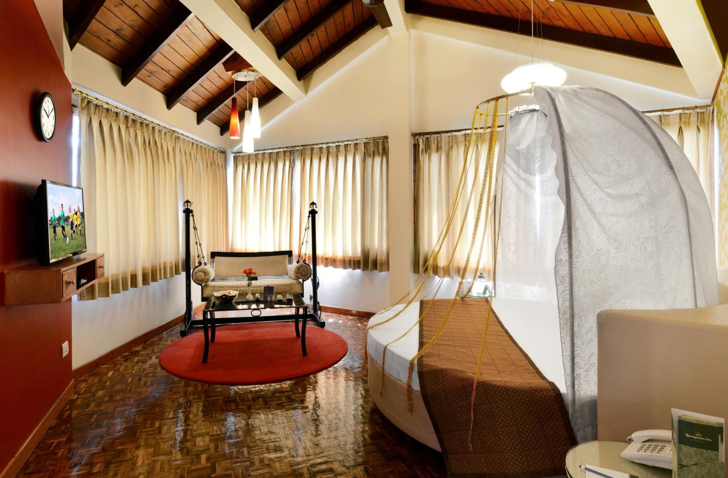 Honeymoon Suite - Photo 7