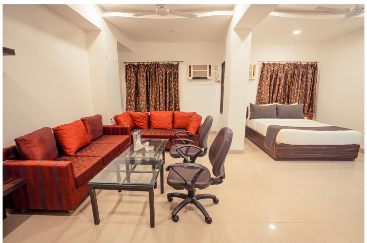 Executive Suite - Photo 2