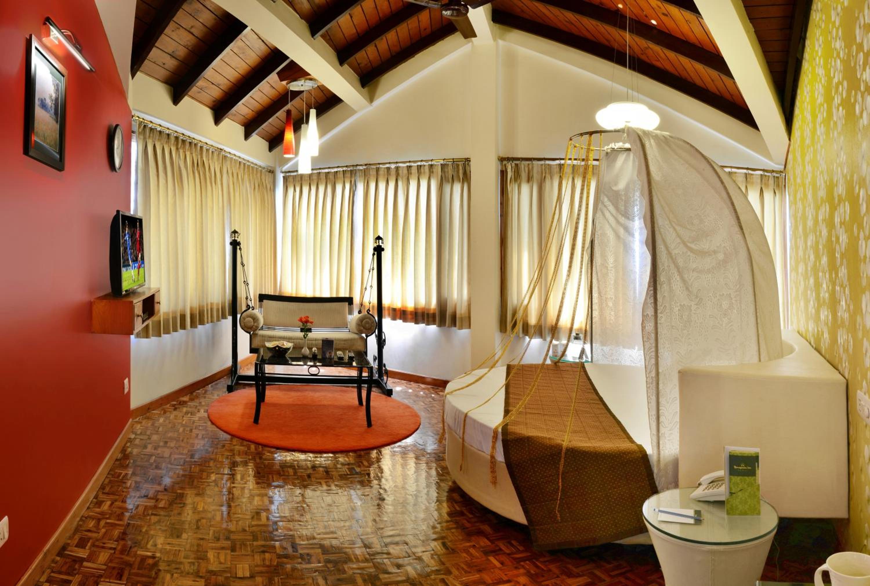 Honeymoon Suite - Photo 5