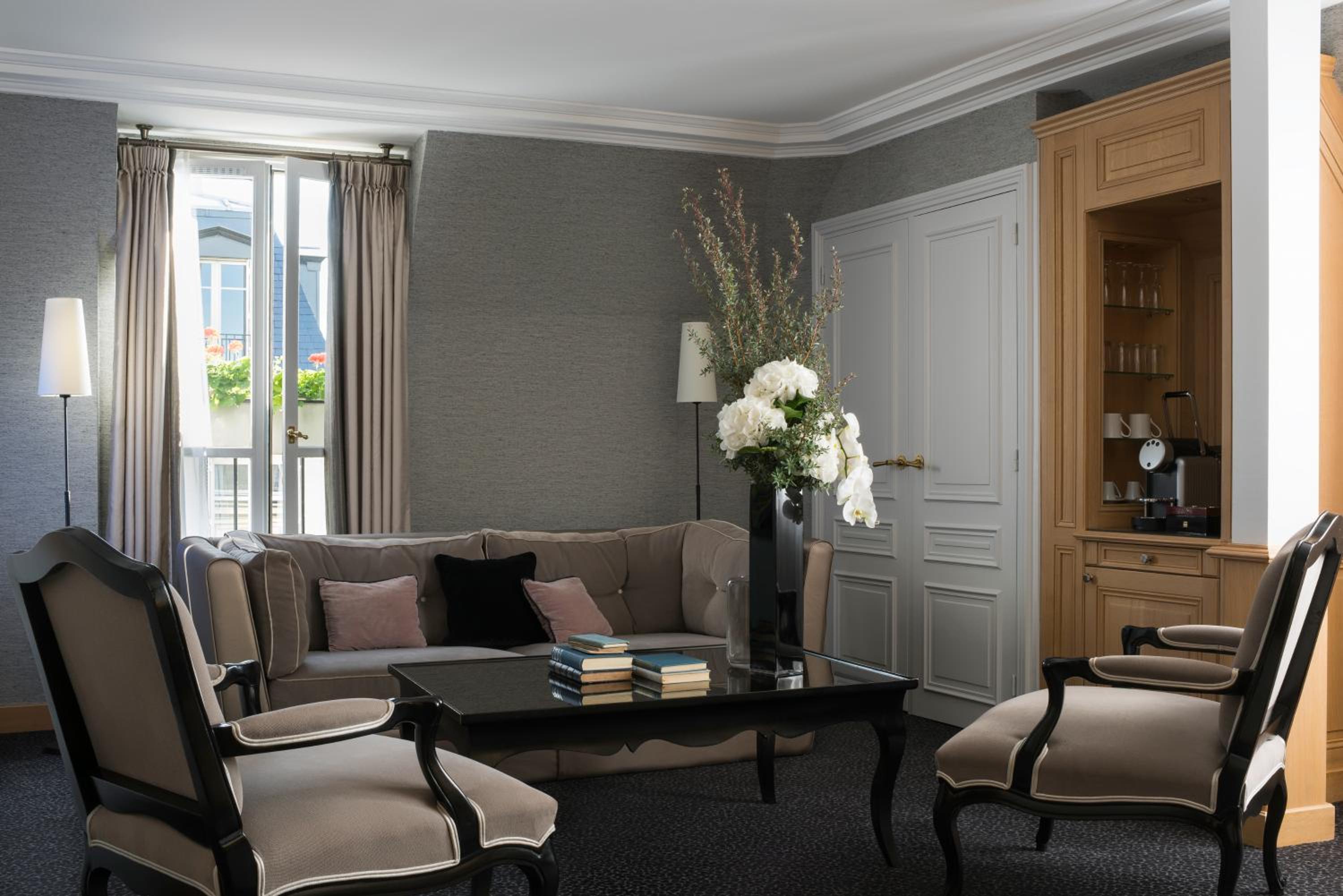 Suite Eiffel Prestige avec 2 Lits King-Size, Salon Séparé et Vue