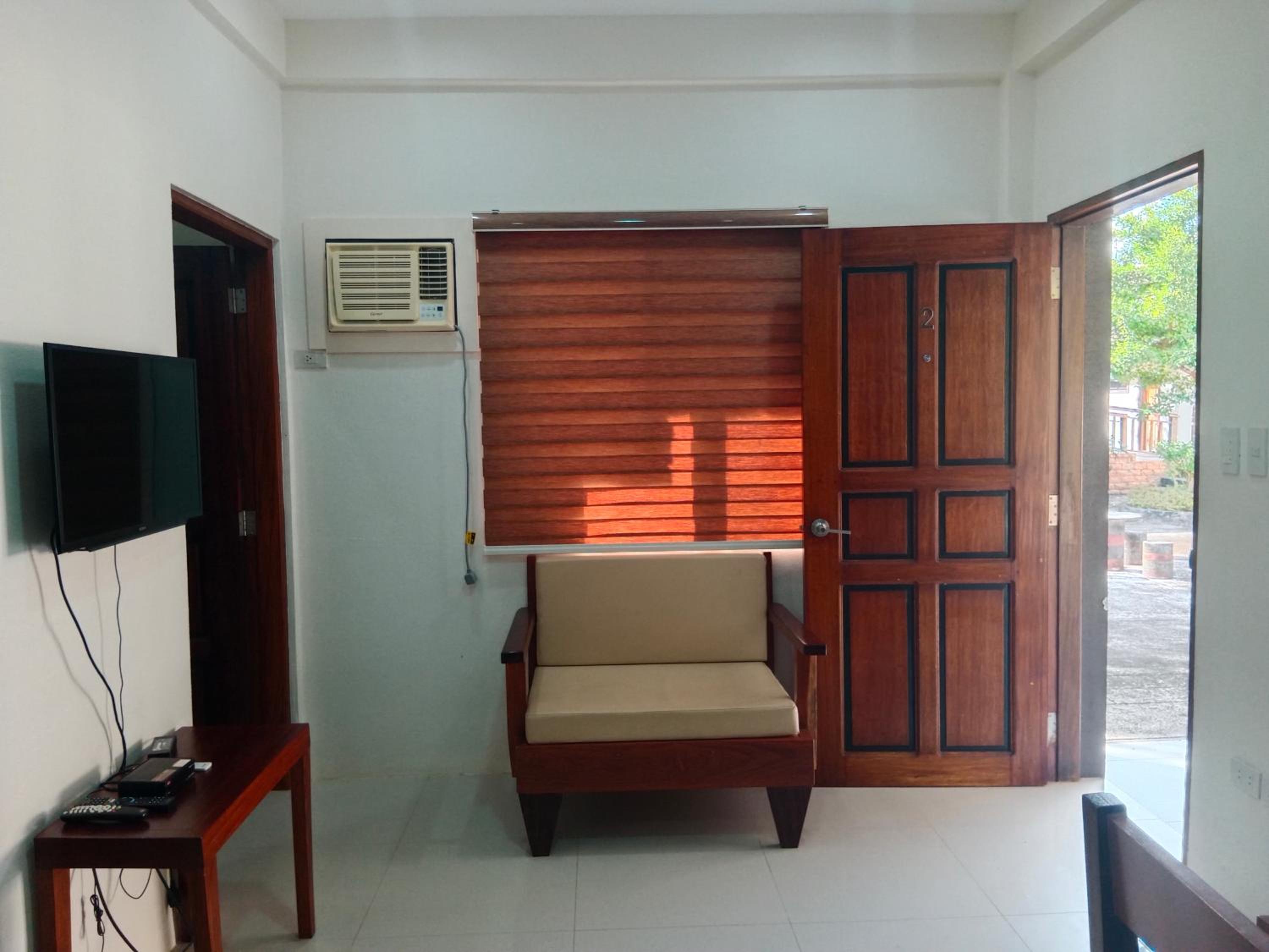 Deluxe Double Room with Balcony - Photo 2