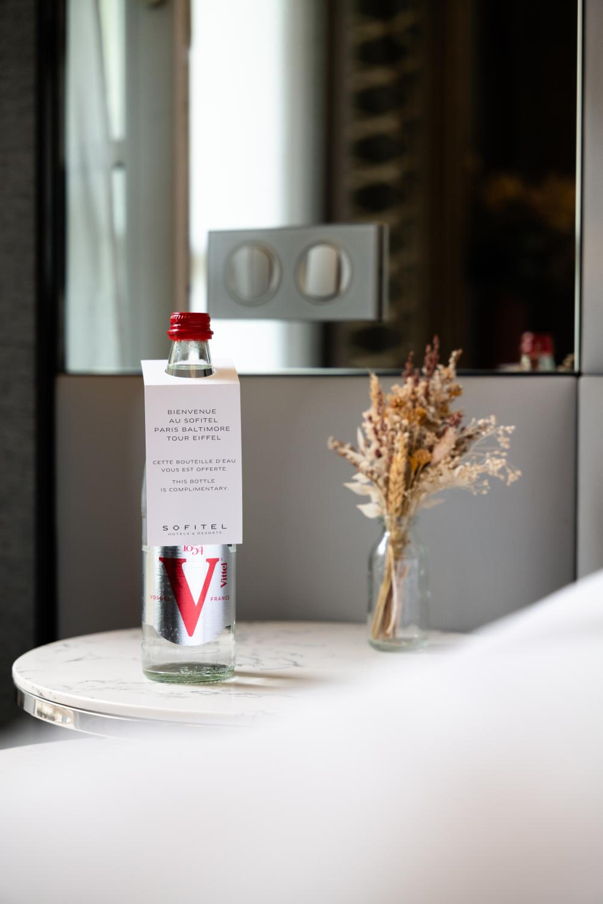 Suite Eiffel Prestige avec 2 Lits King-Size, Salon Séparé et Vue