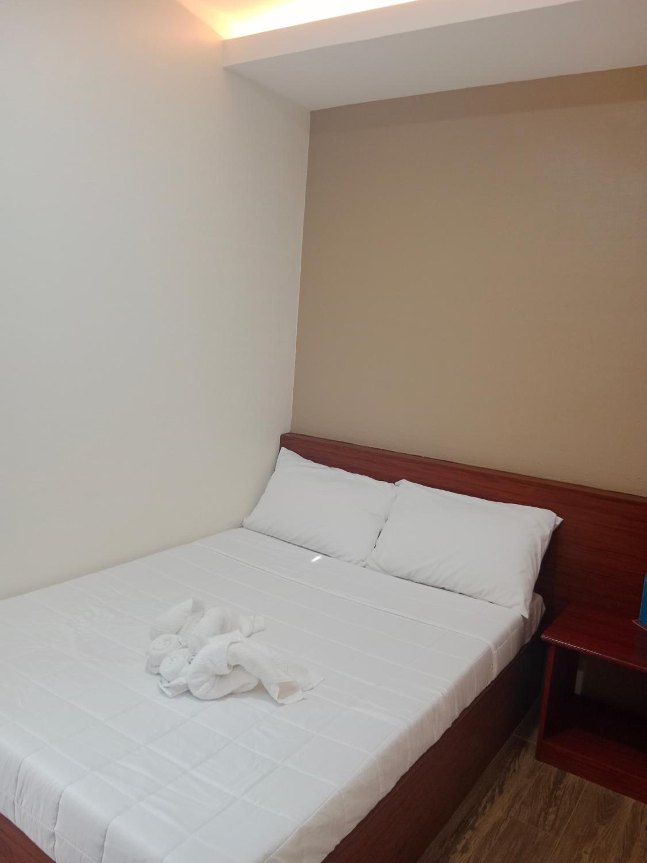 Deluxe Double Room with Balcony - Photo 4