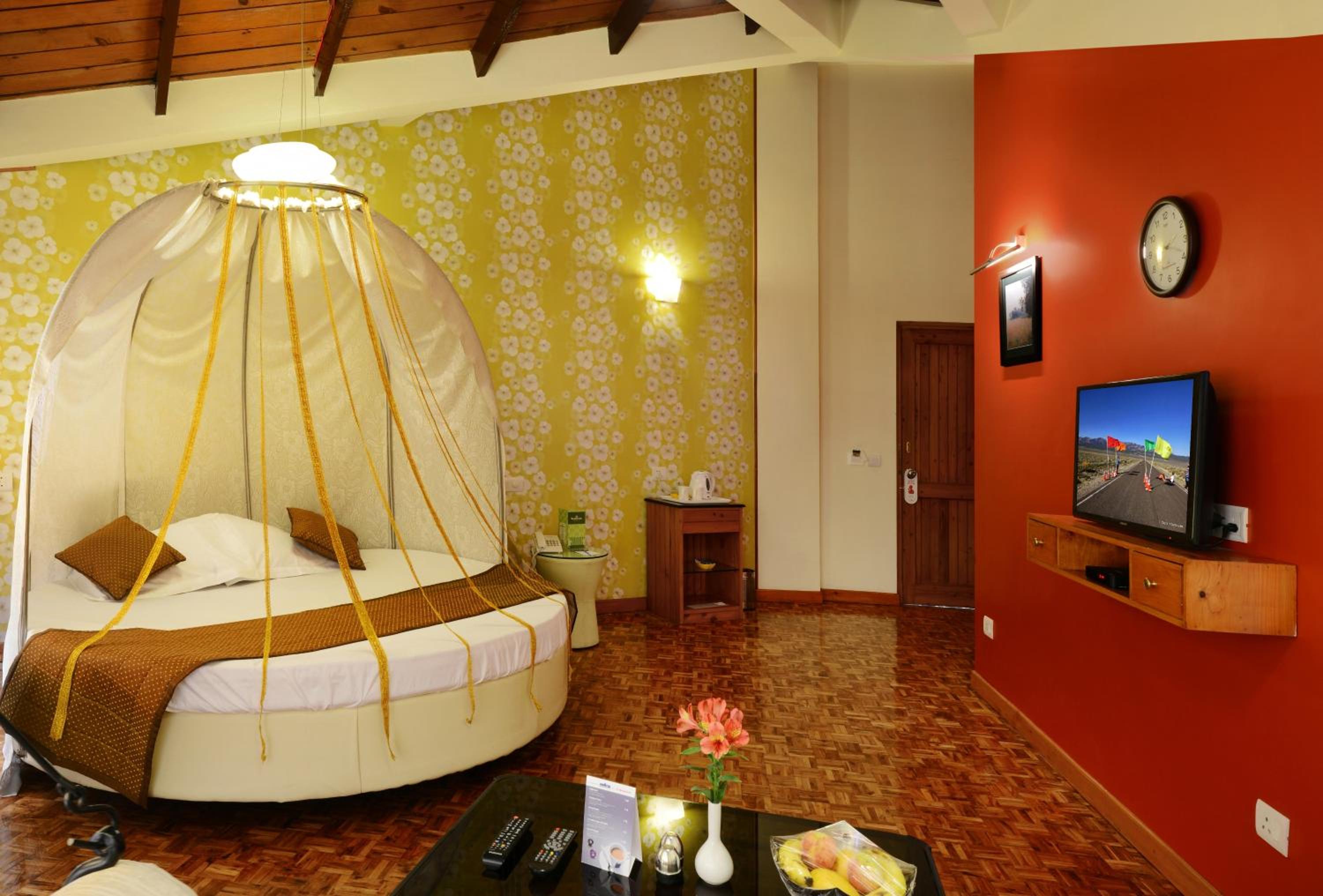 Honeymoon Suite - Photo 8