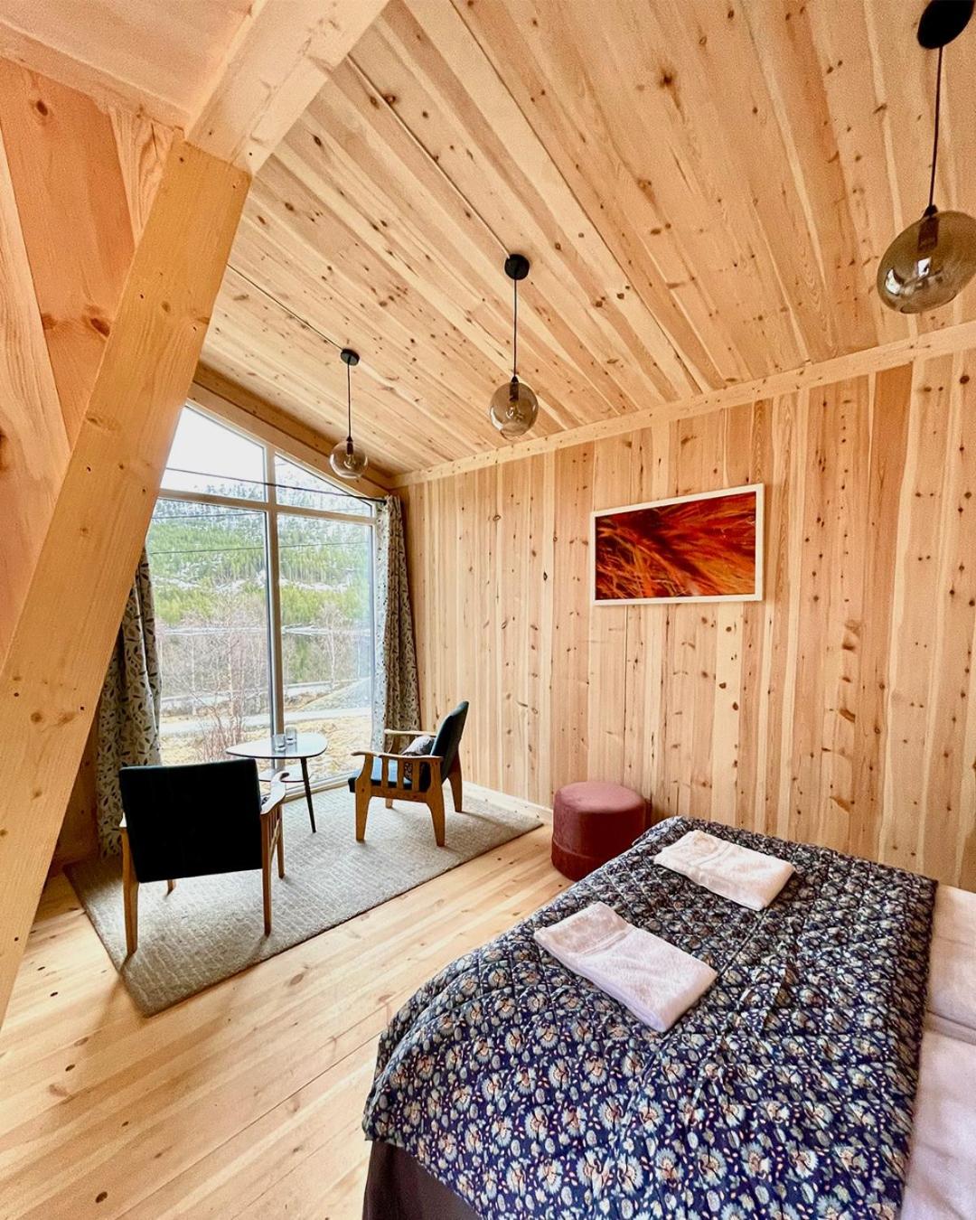 One-Bedroom Cottage - Photo 5