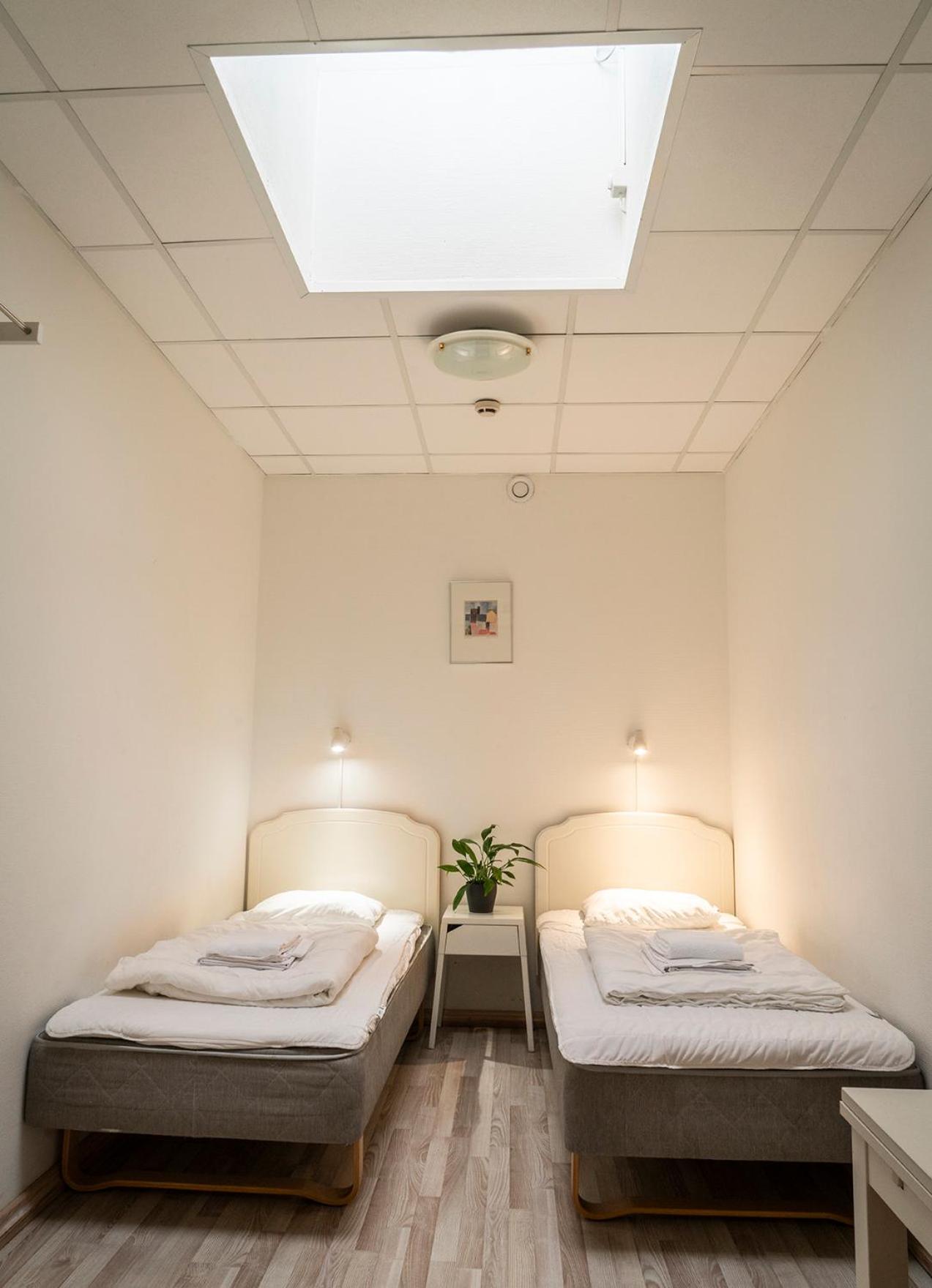 Economy Twin Room with a Skylight - Photo 2