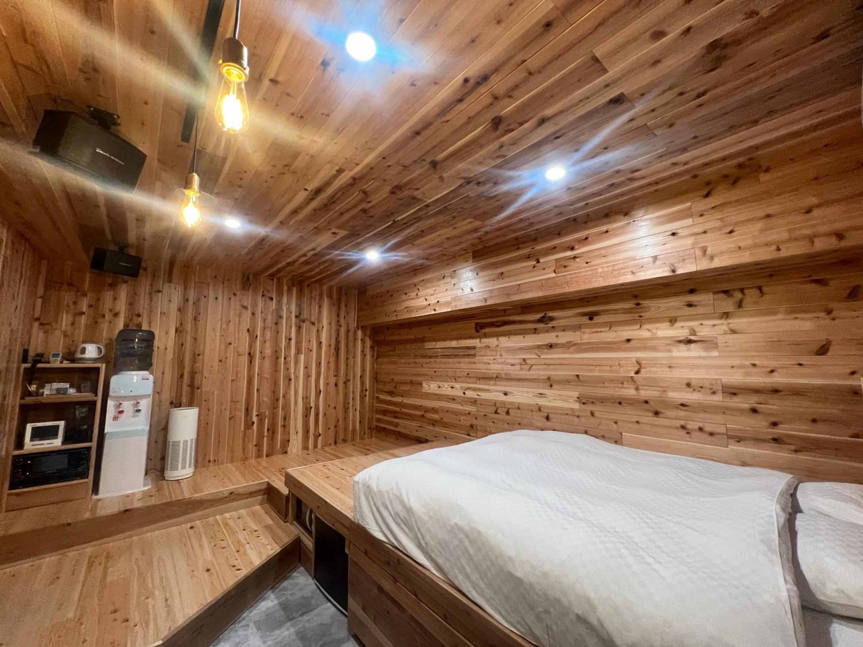 Deluxe Queen Room - Photo 14