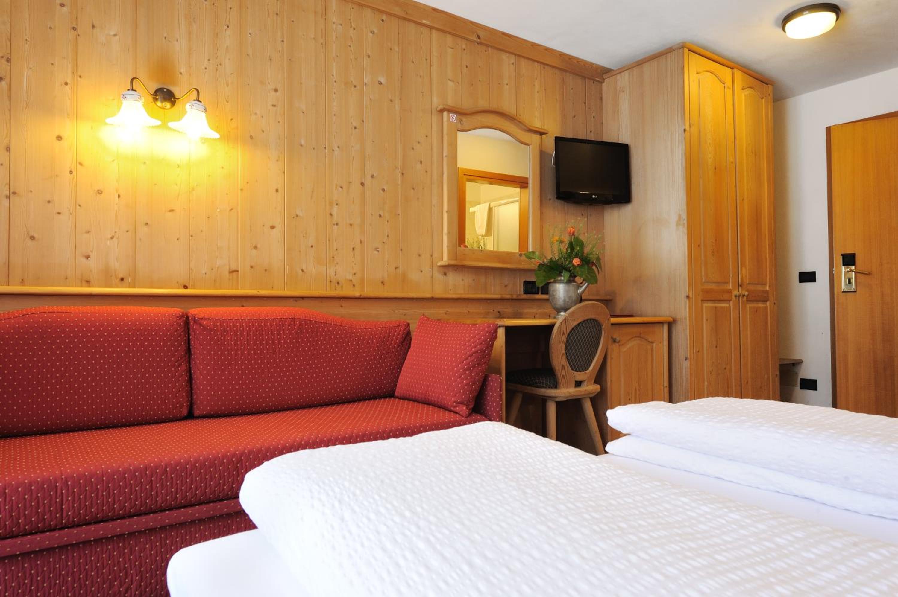Double or Twin Room - Photo 7