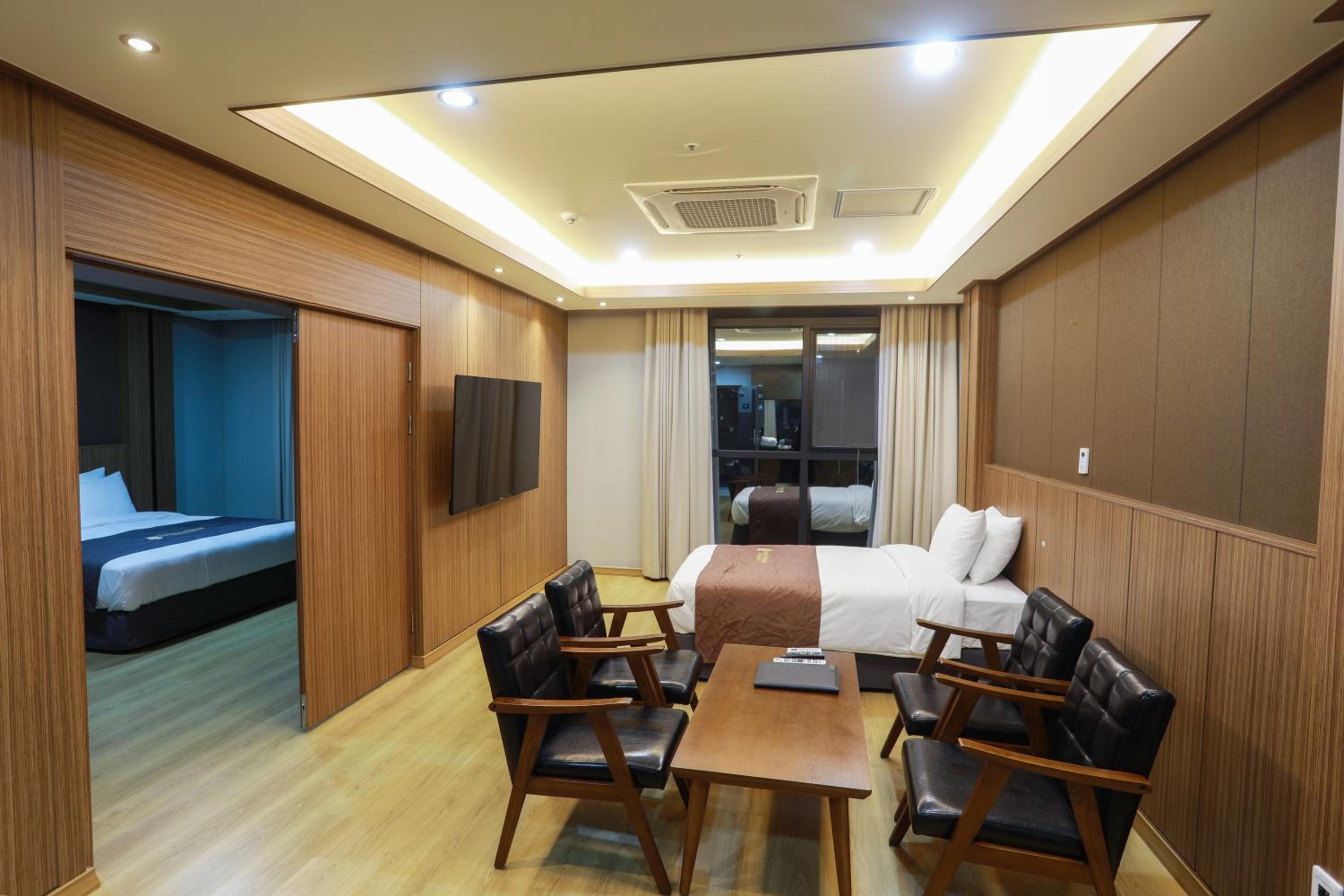 Family Suite - Photo 1