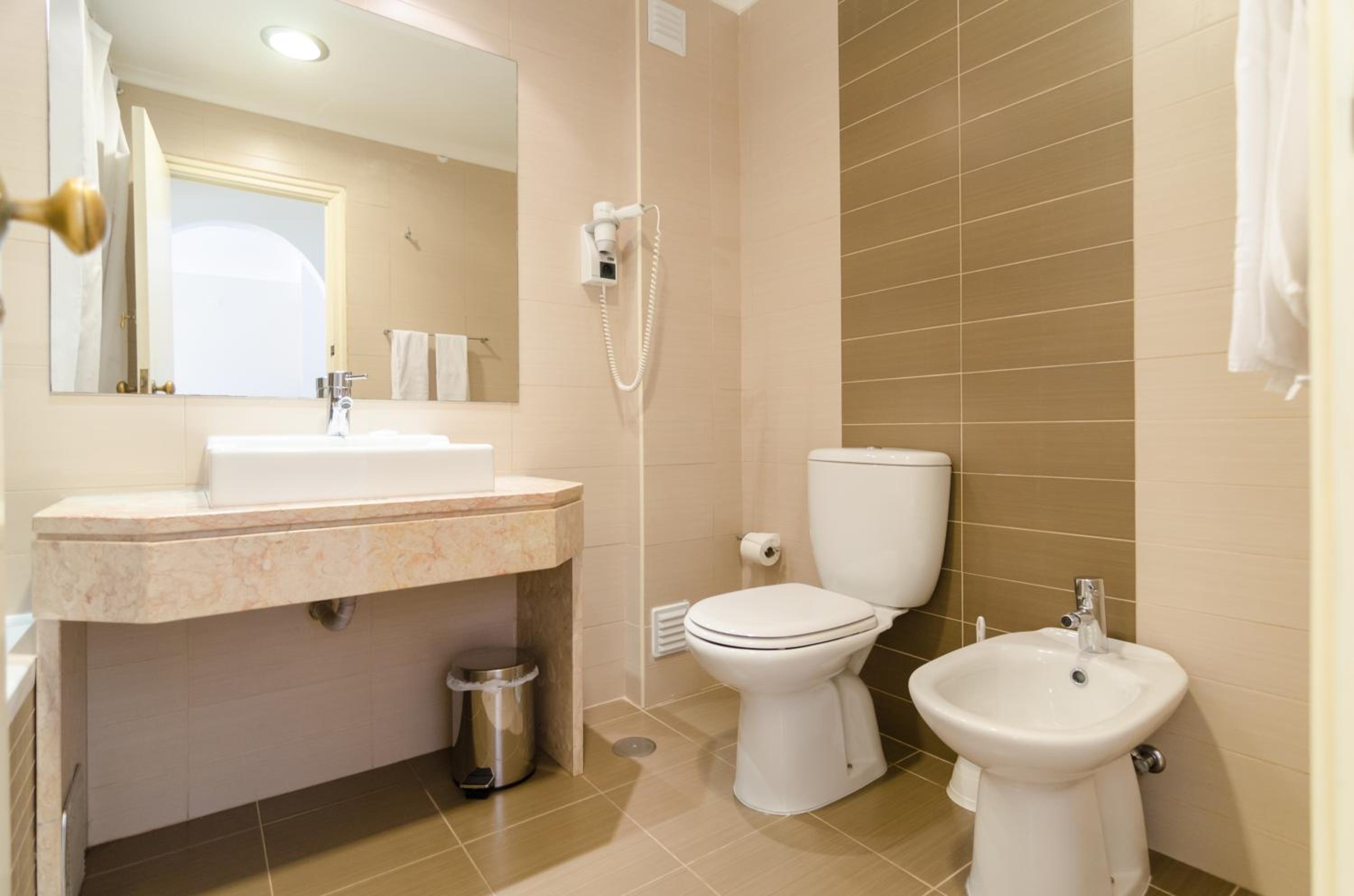 One-Bedroom Apartment with Sea View - Photo 2