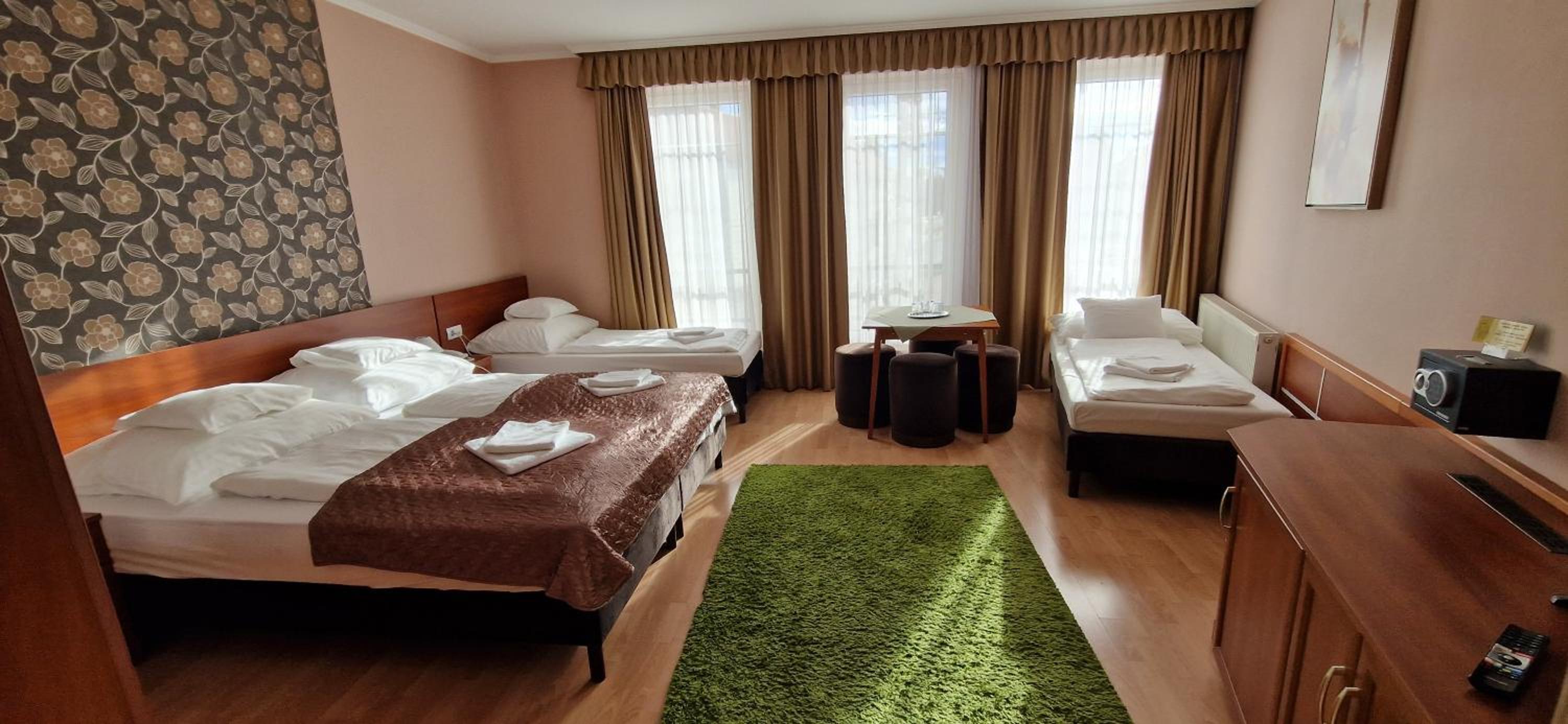 Quadruple Room - Photo 5