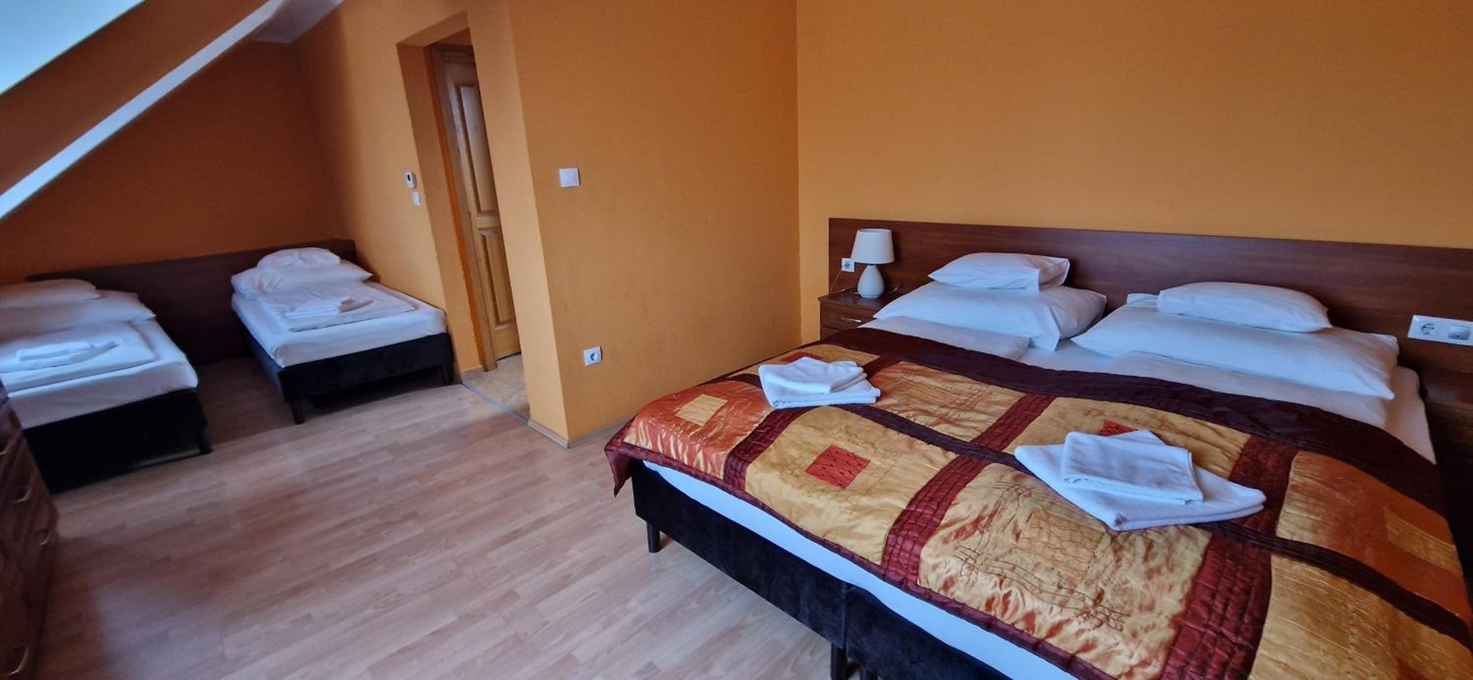 Quadruple Room - Photo 3