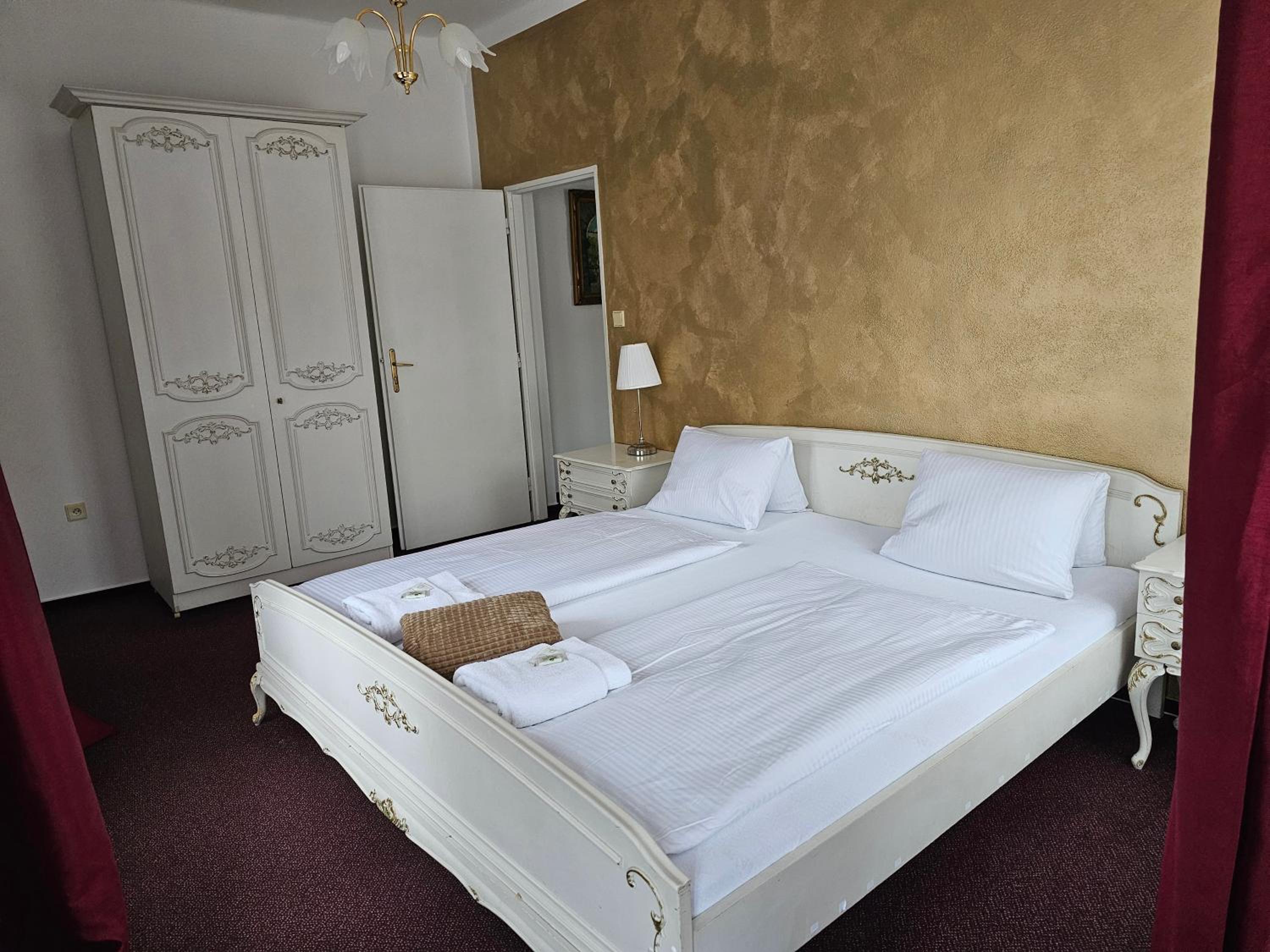 One-Bedroom Suite photo 1
