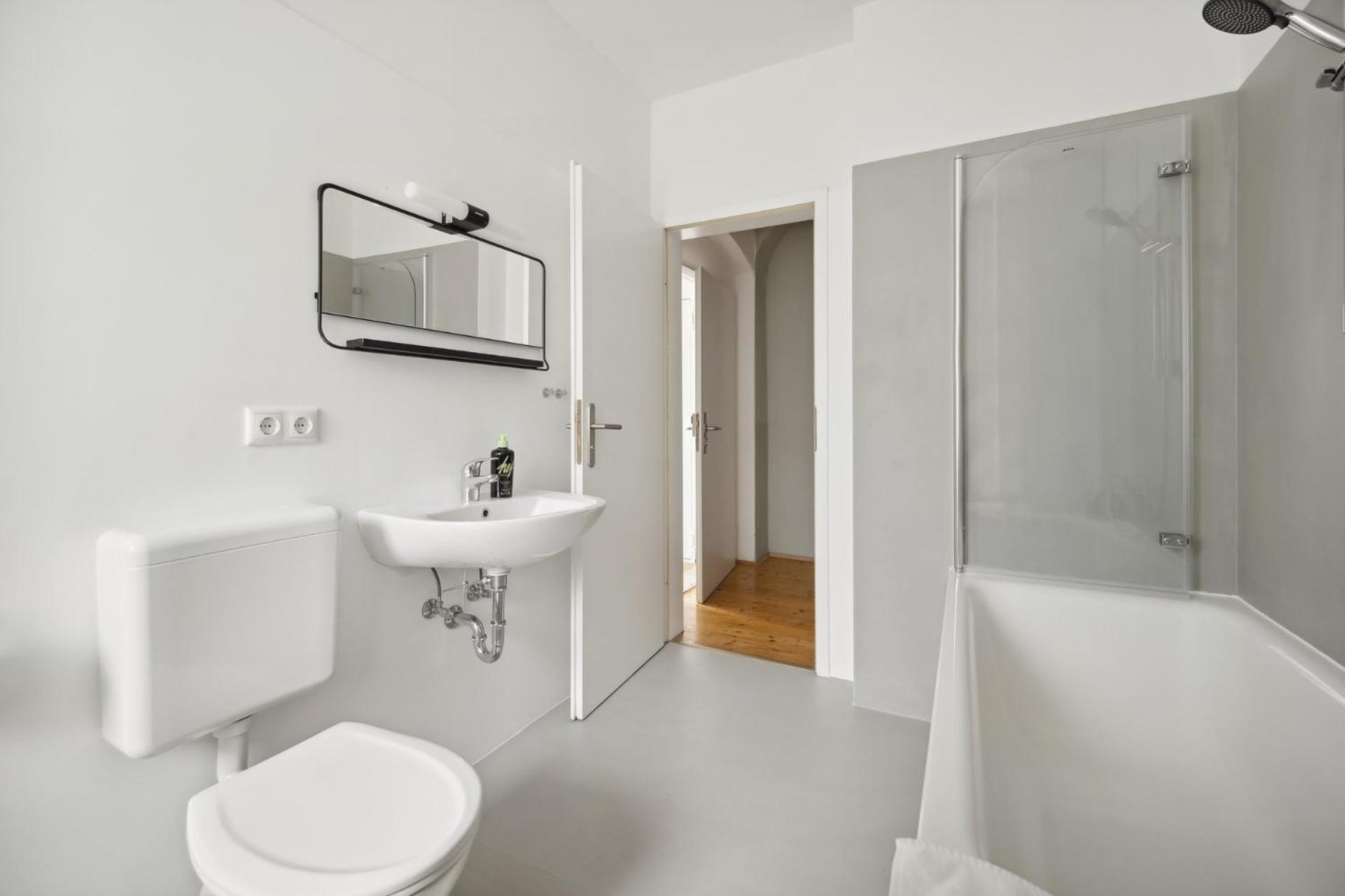 One-Bedroom Suite - Photo 8