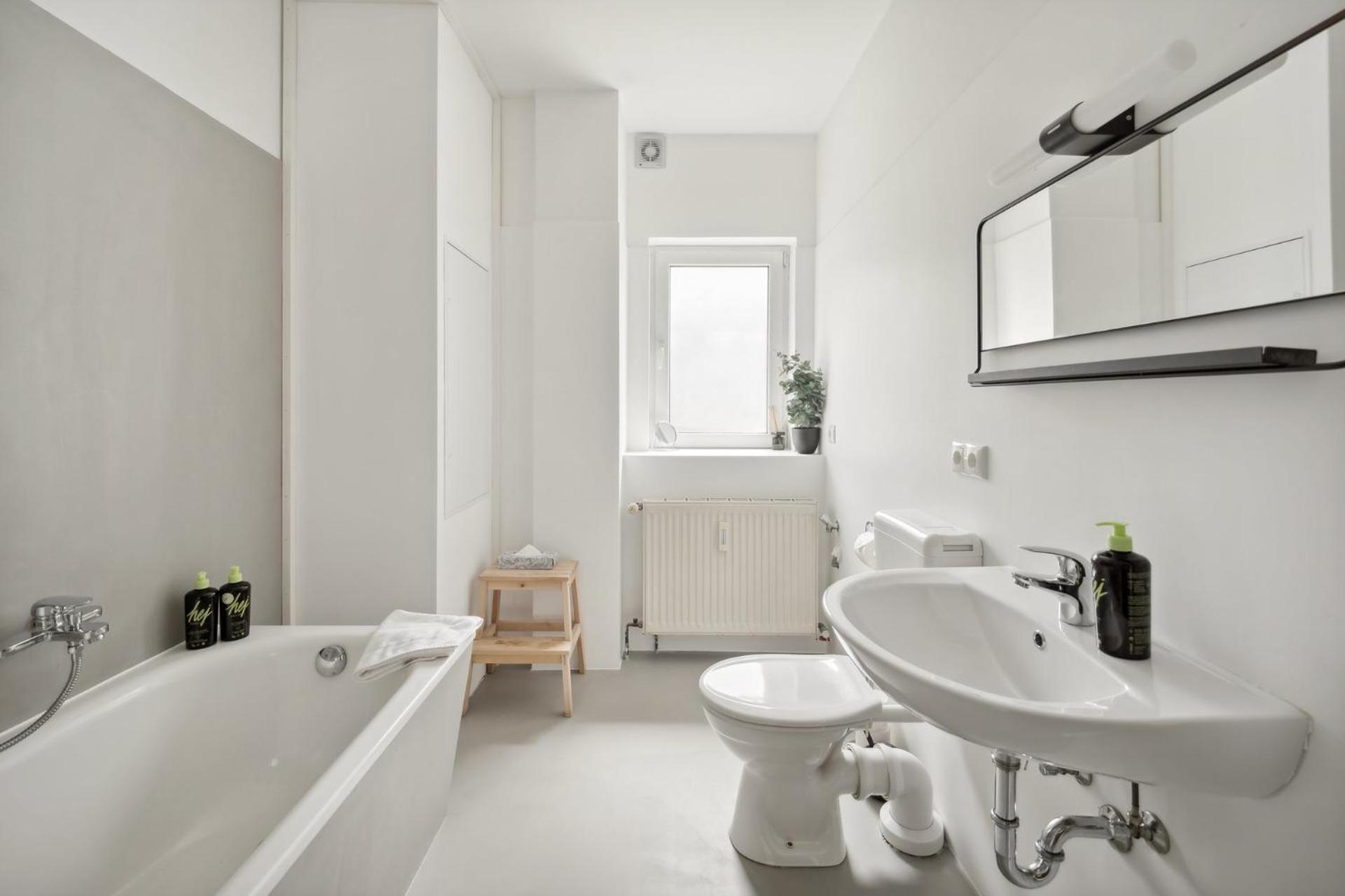 One-Bedroom Suite - Photo 7