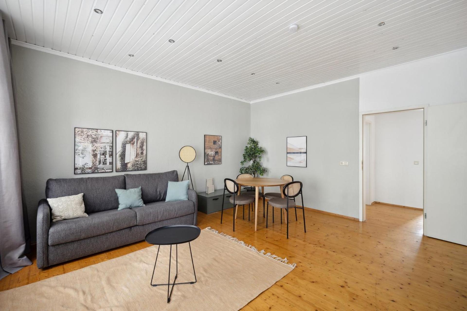 One-Bedroom Suite - Photo 6