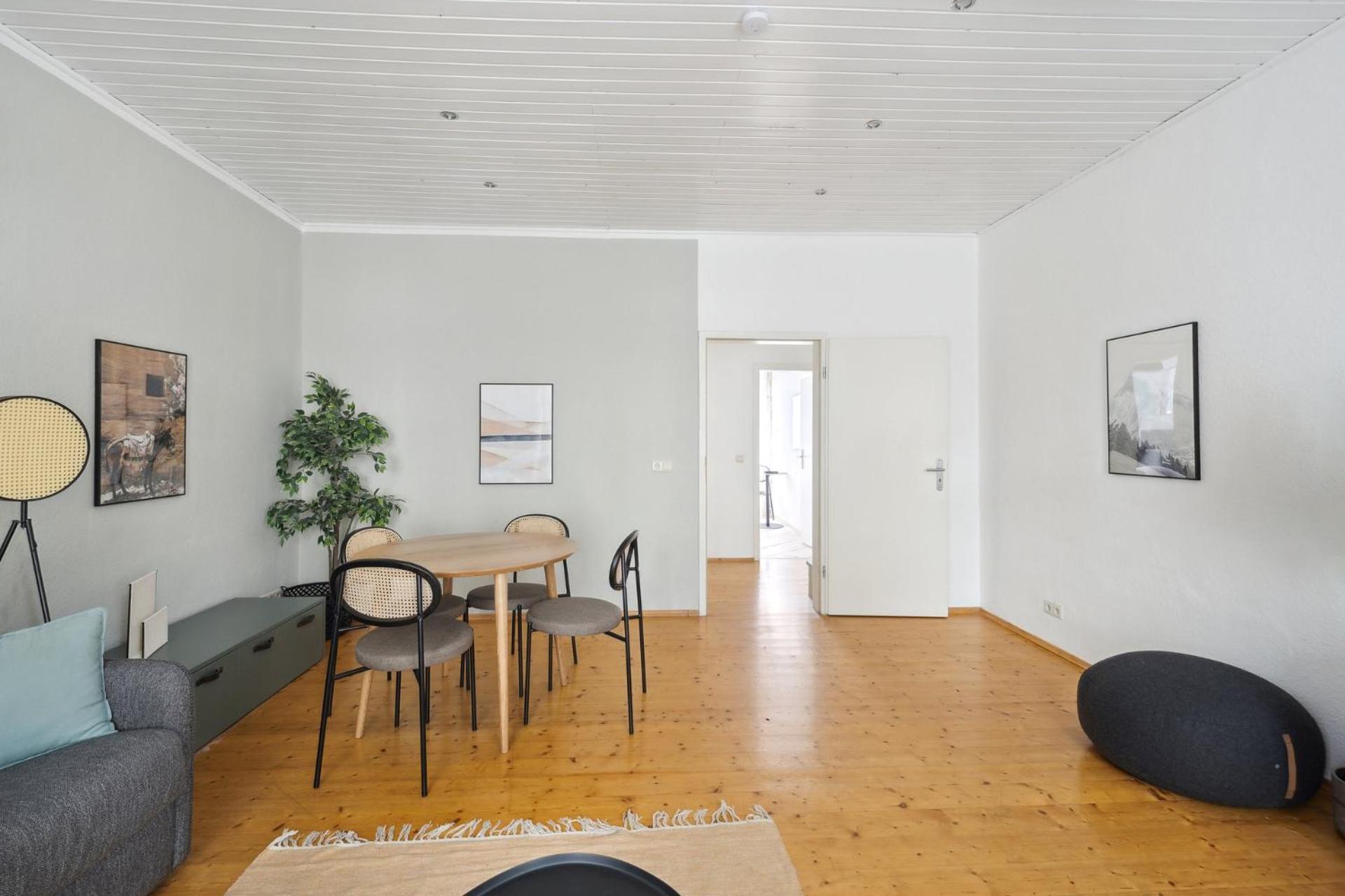 One-Bedroom Suite - Photo 11