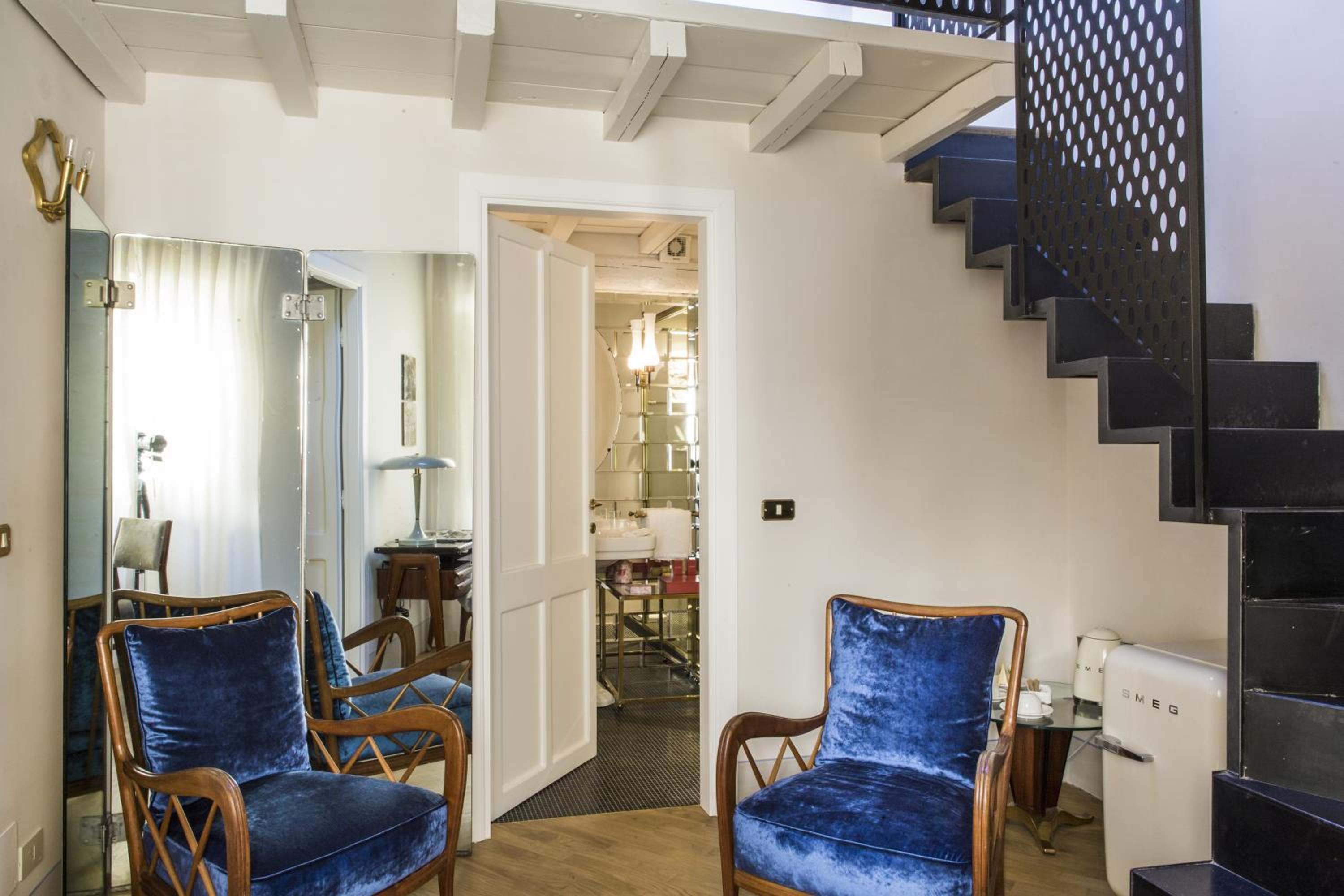 Large Suite - Split Level photo 2