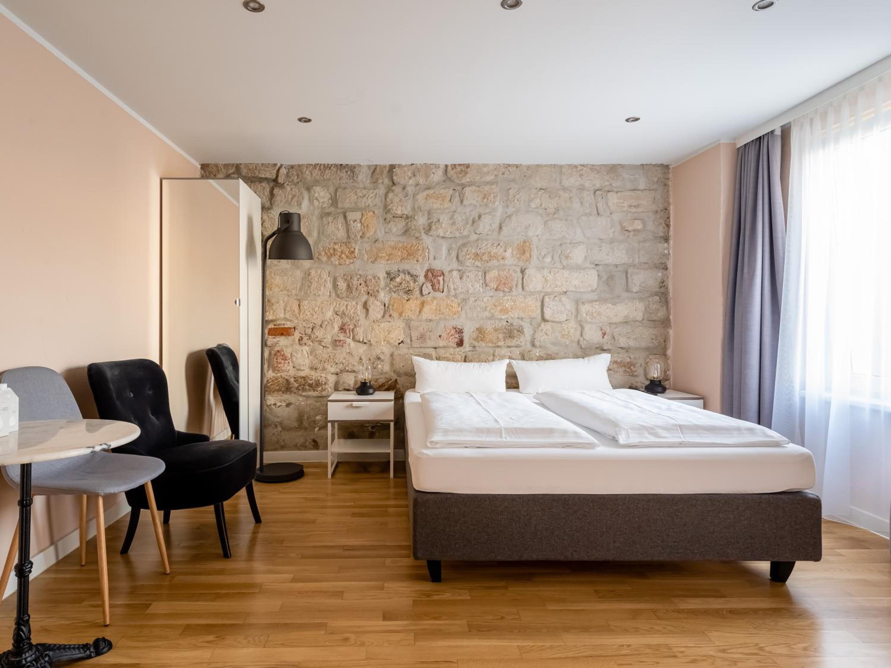 Suite - Photo 2