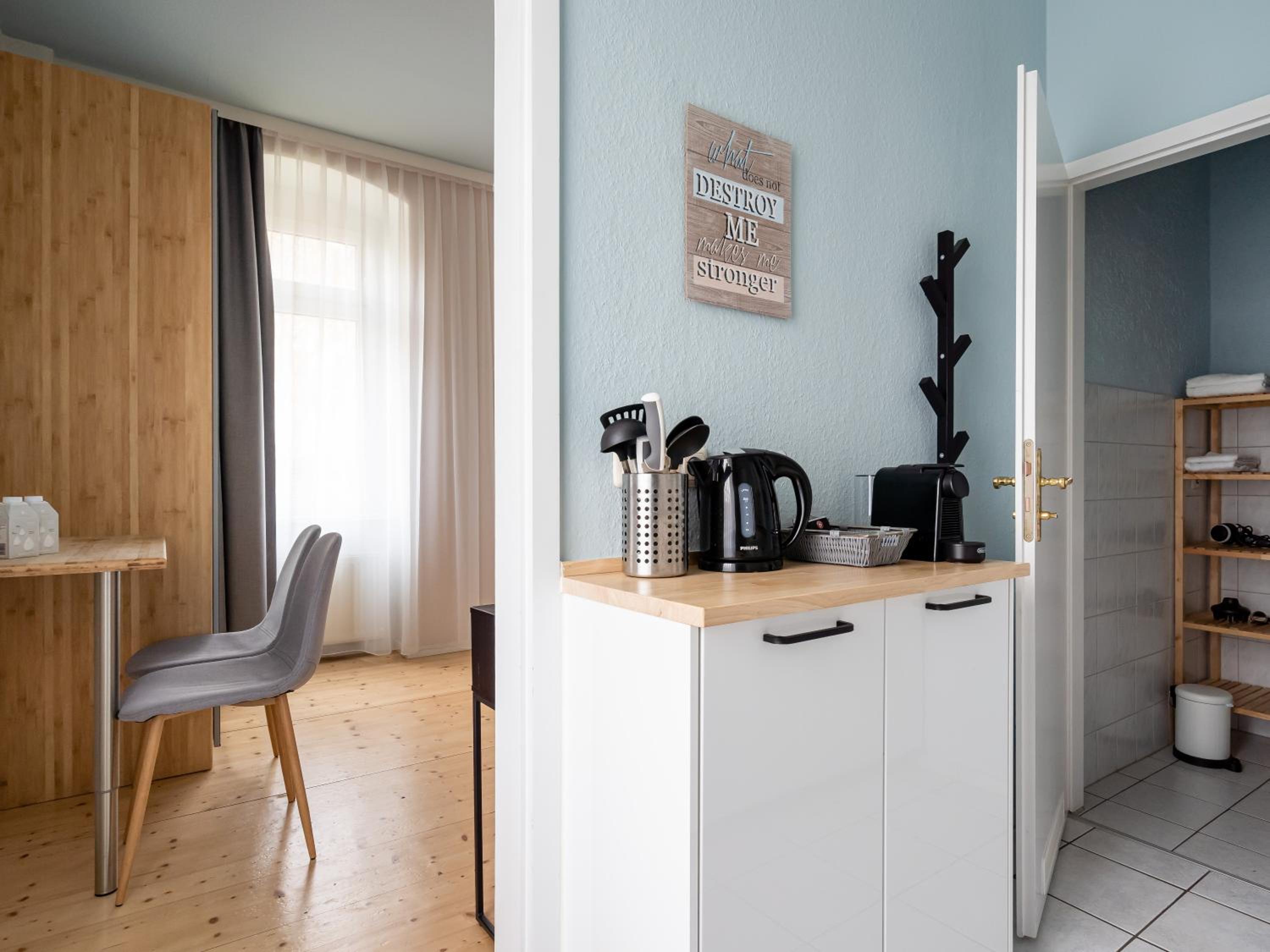 Suite - Photo 18