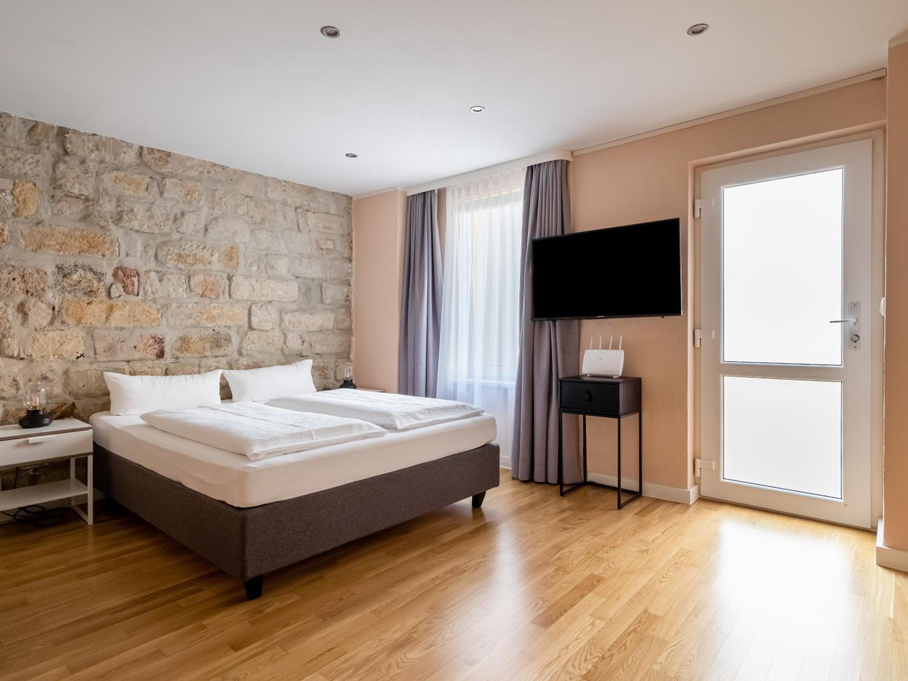Suite - Photo 7